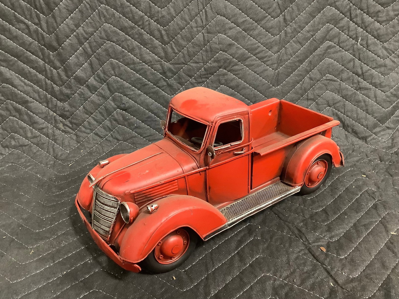 Collectible metal red pickup truck: Collectible metal red pickup truck