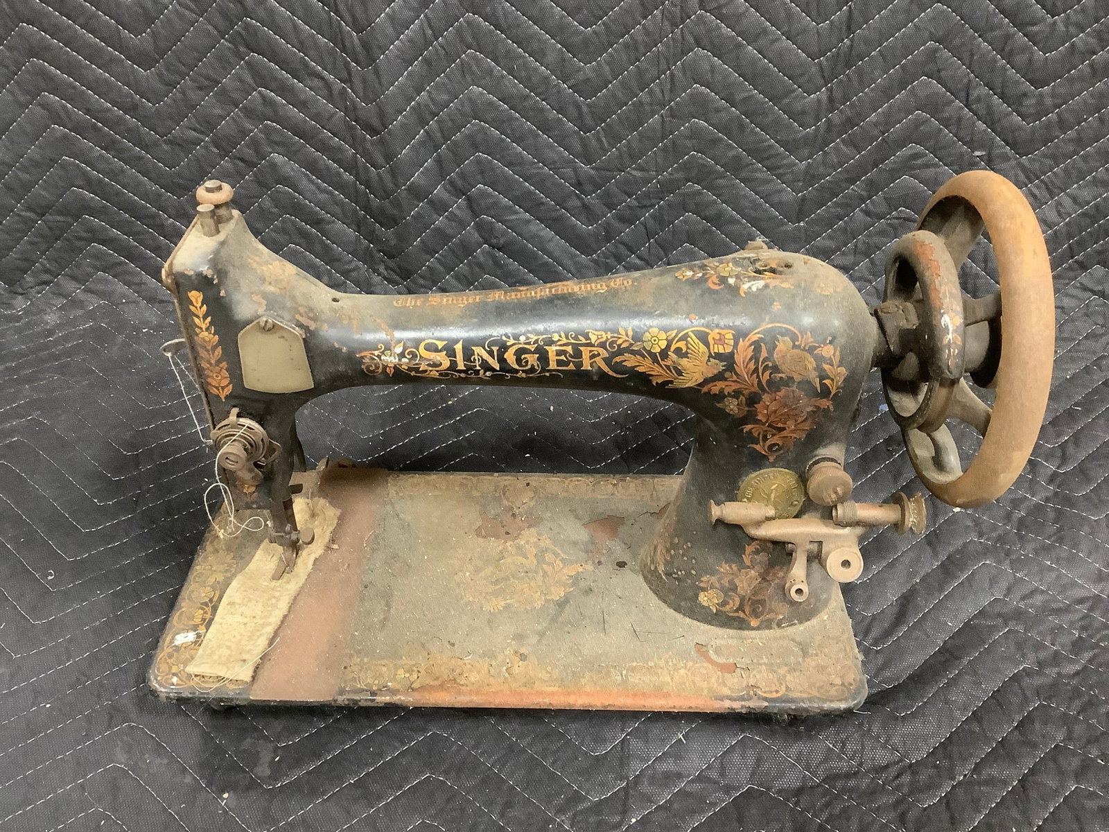 Vintage Singer sewing machine (1 of 1)