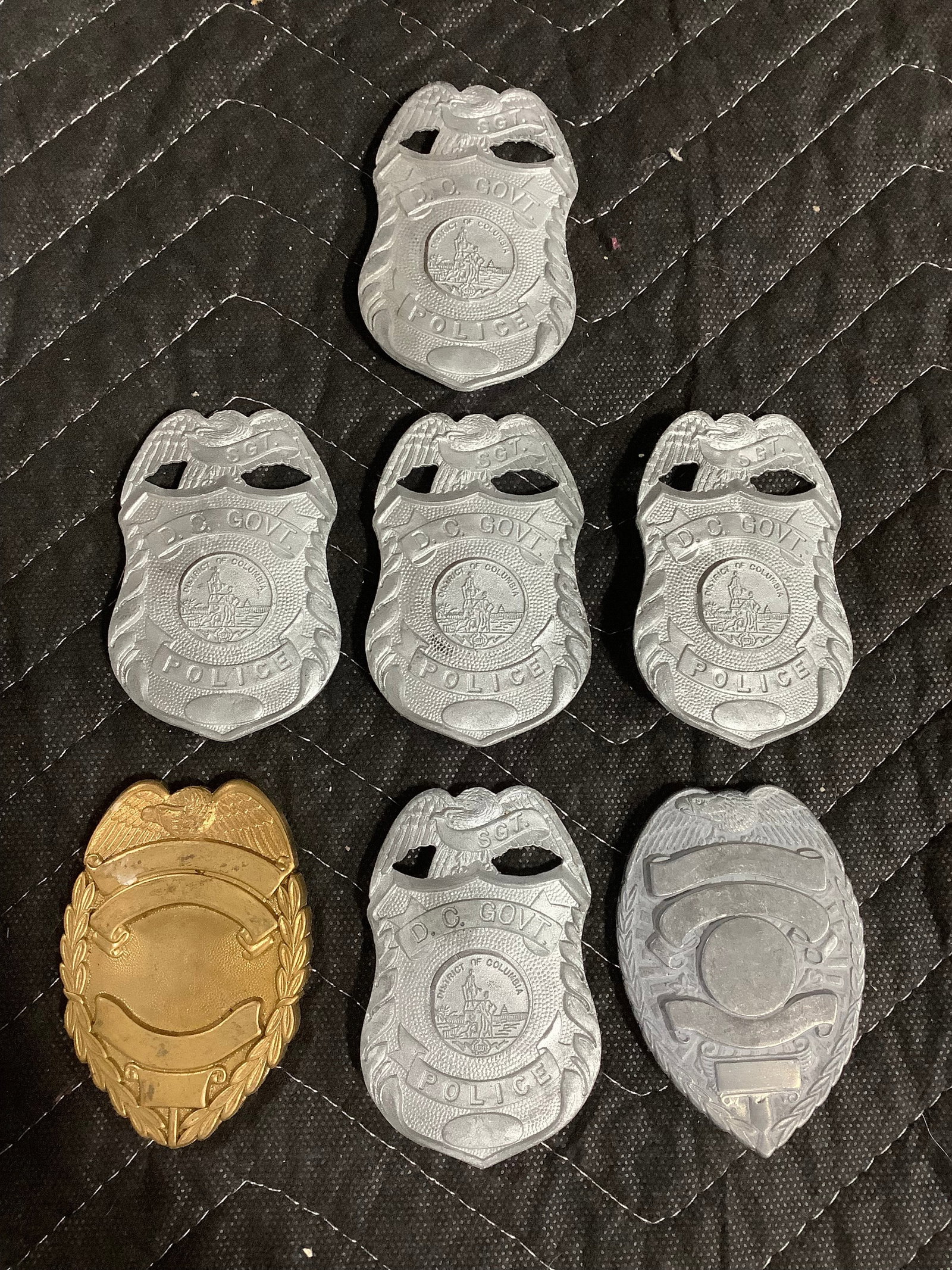 Police badges (1 of 1)