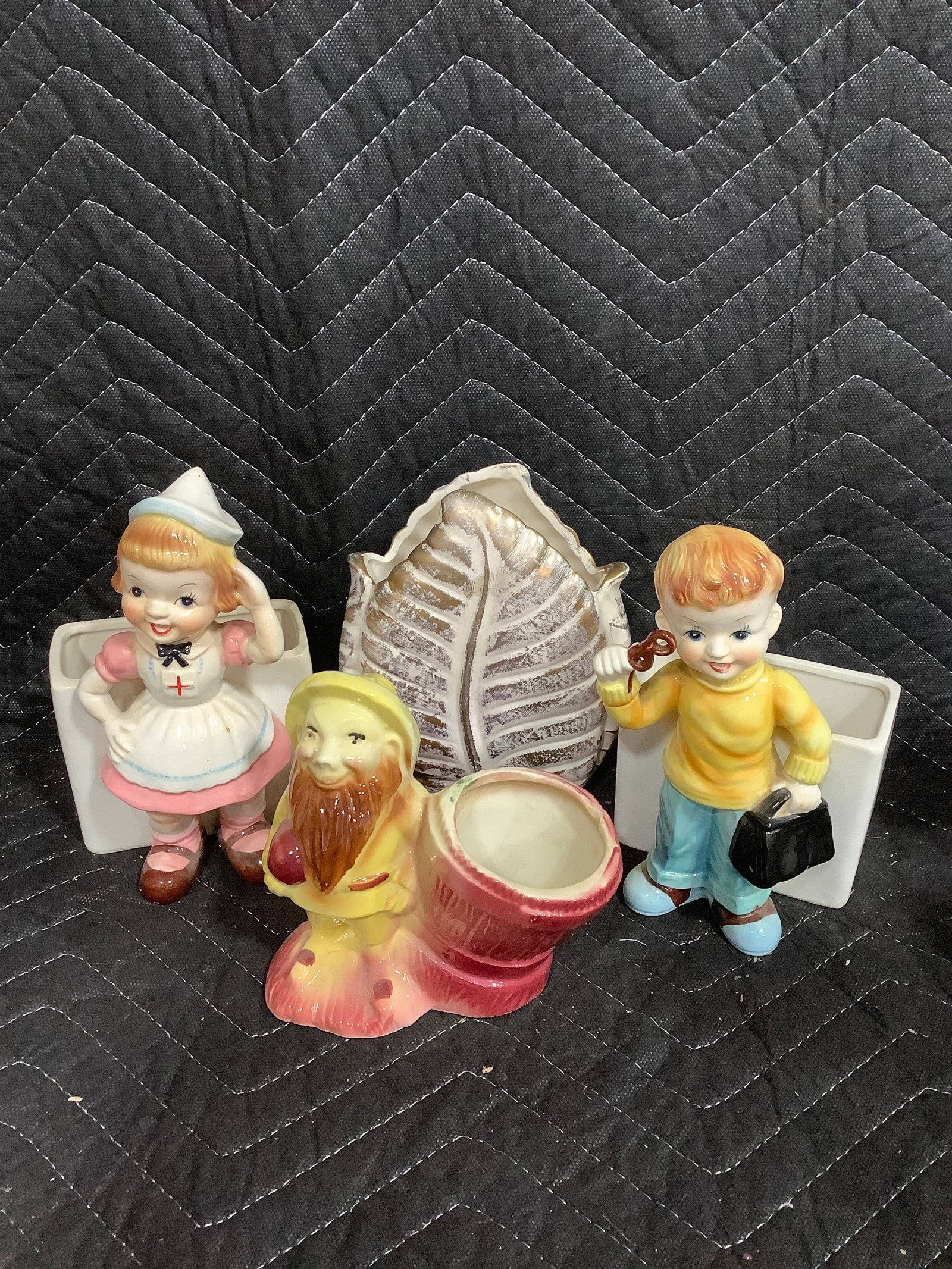 Vintage ceramic planters(tallest 6in): Vintage ceramic planters(tallest 6in)