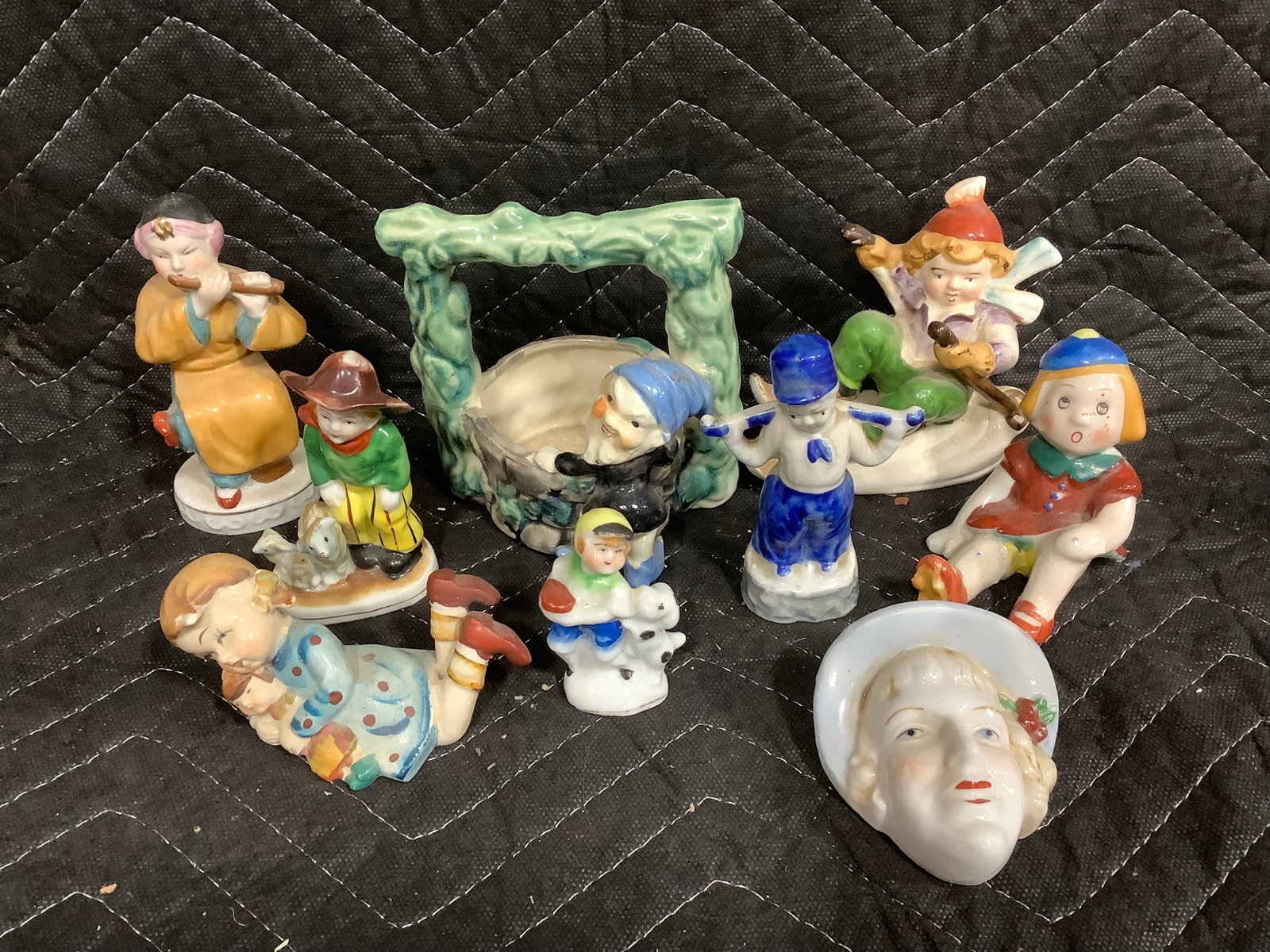 Vintage ceramic/porcelain statues(tallest 5.5in): Vintage ceramic/porcelain statues(tallest 5.5in)