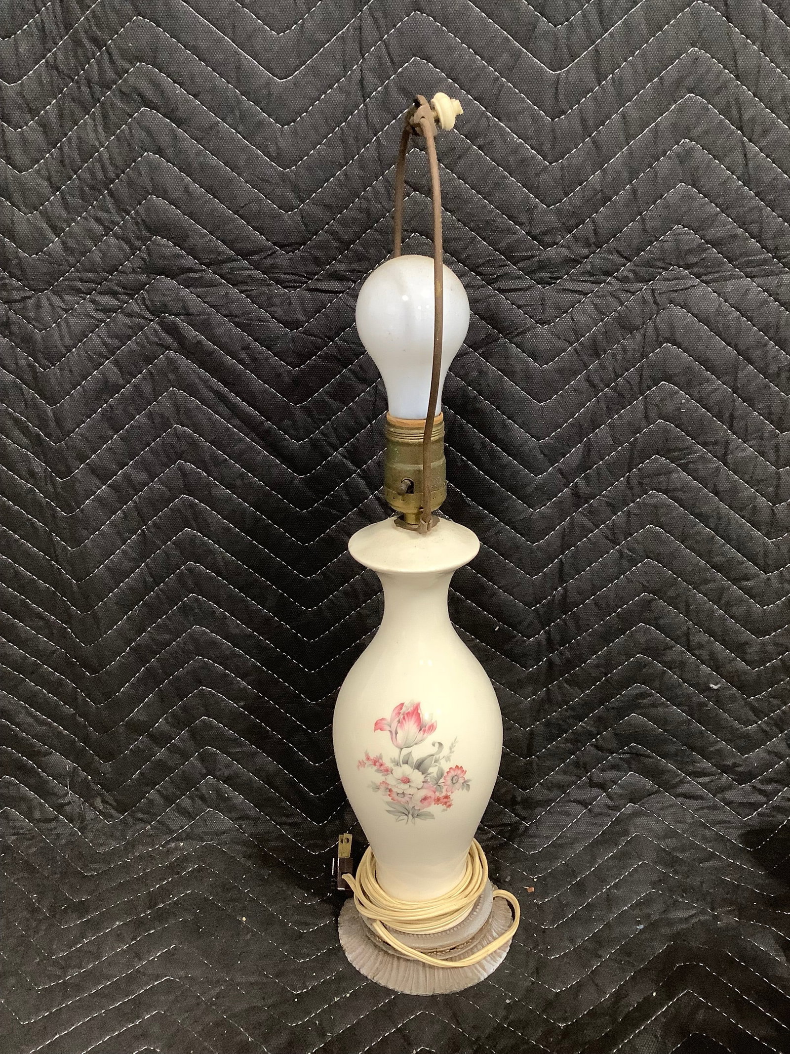 Vintage porcelain table lamp(20.5in tall) (1 of 1)