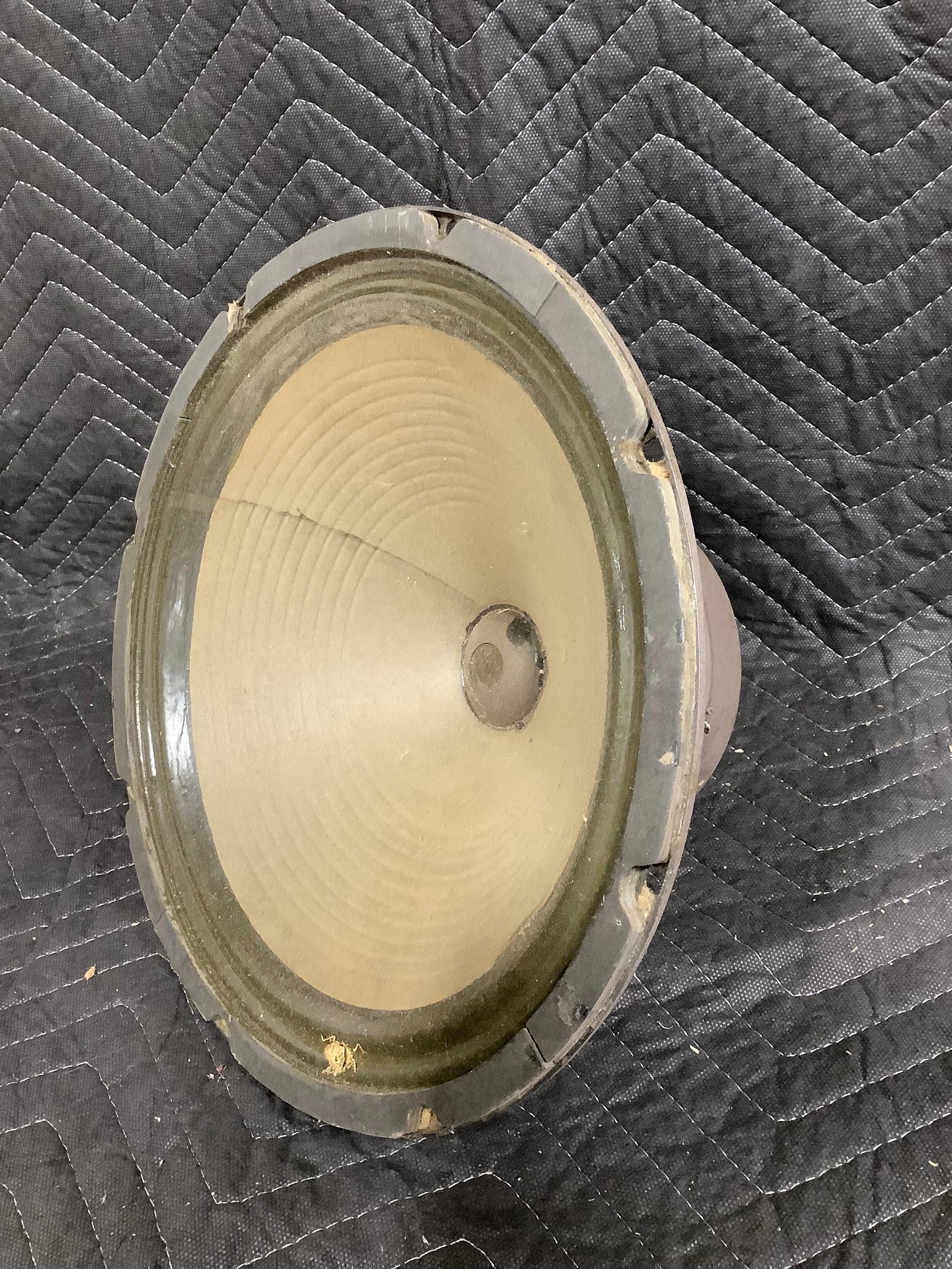 Vibranto electronic music speaker (1 of 1)