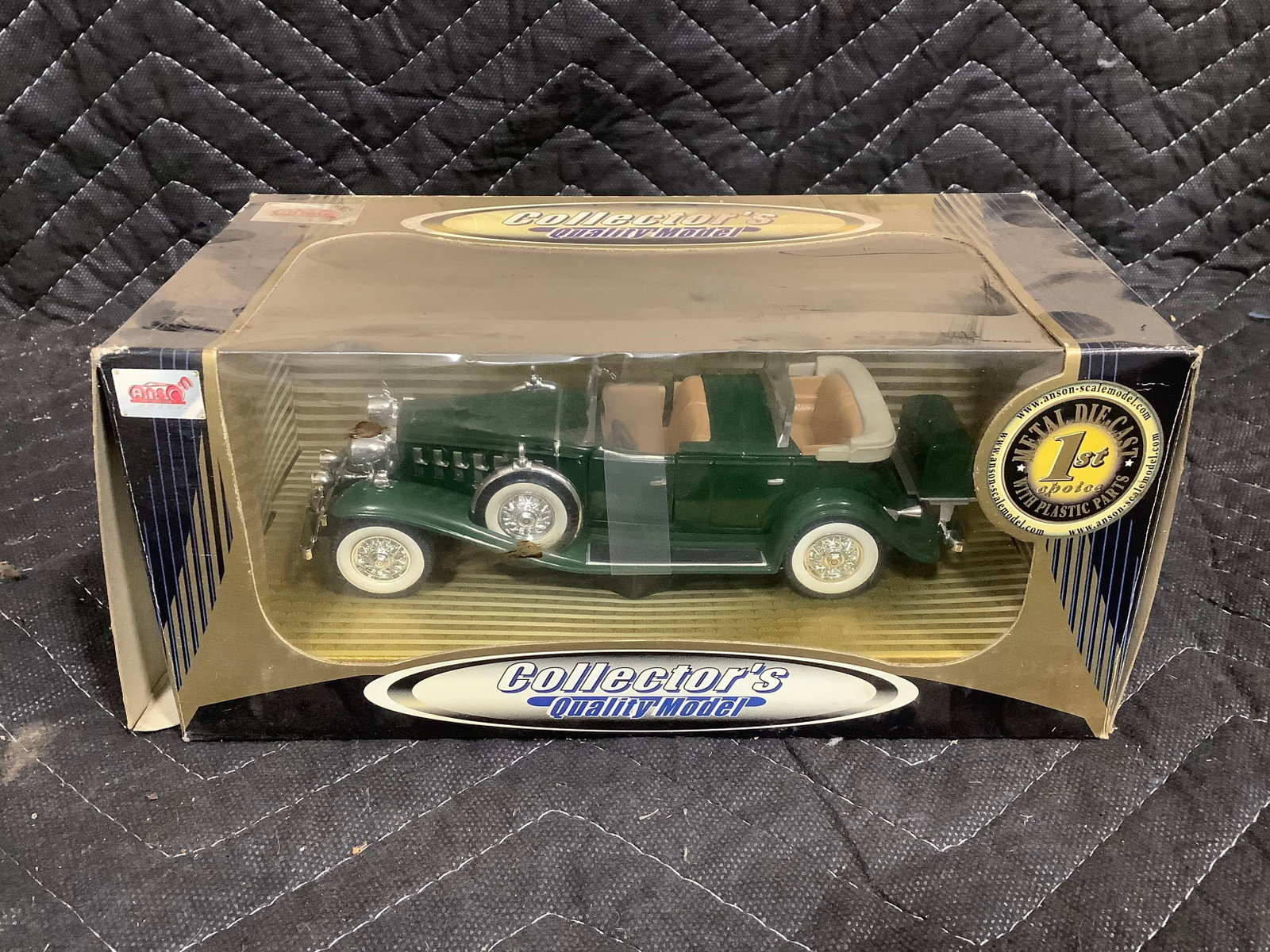 Collectors quality model collectible*new in package*: Collectors quality model collectible*new in package*