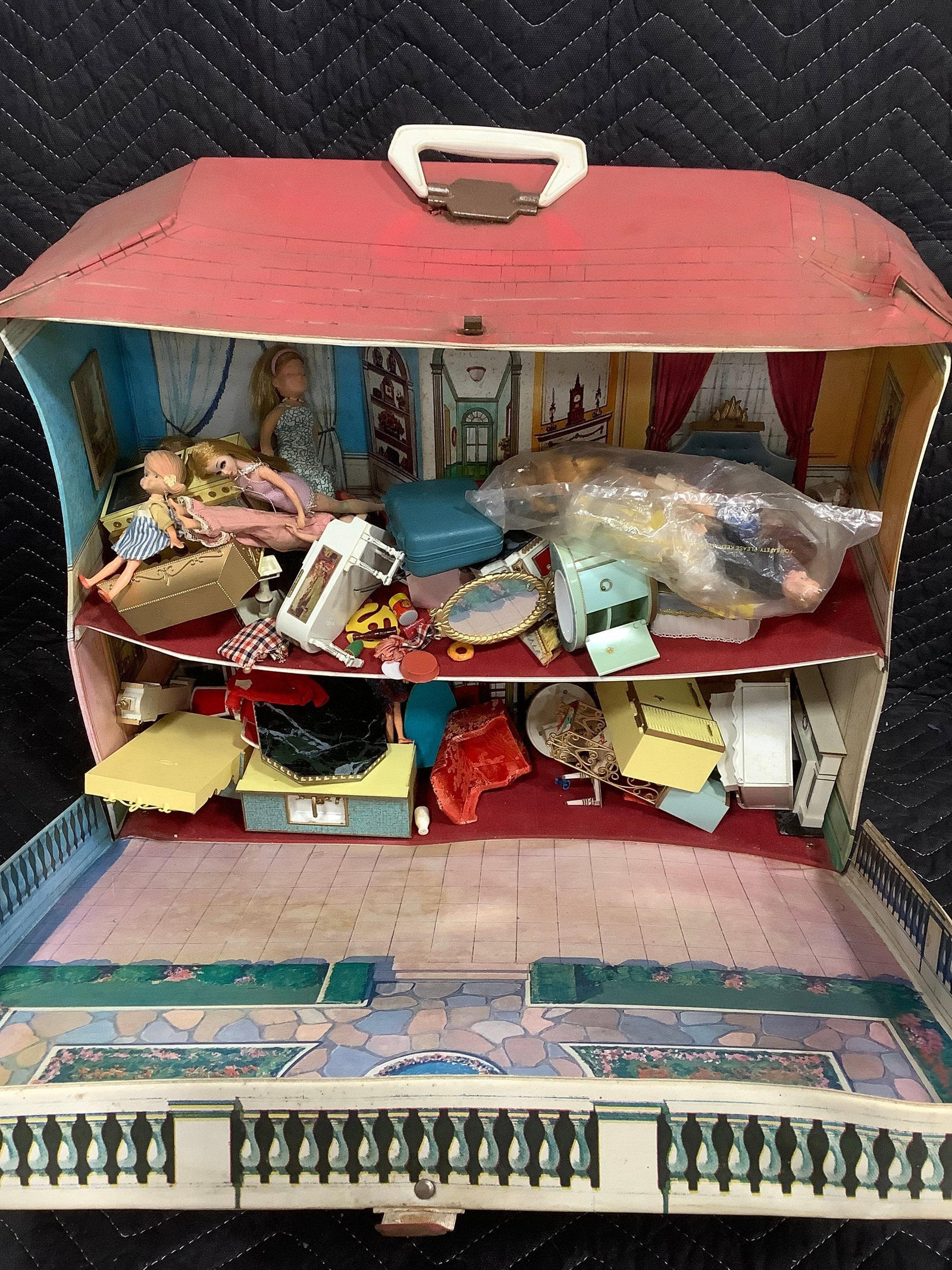 1960s Ideal petite princess dollhouse suitcase with accessories/toys inside (1 of 1)