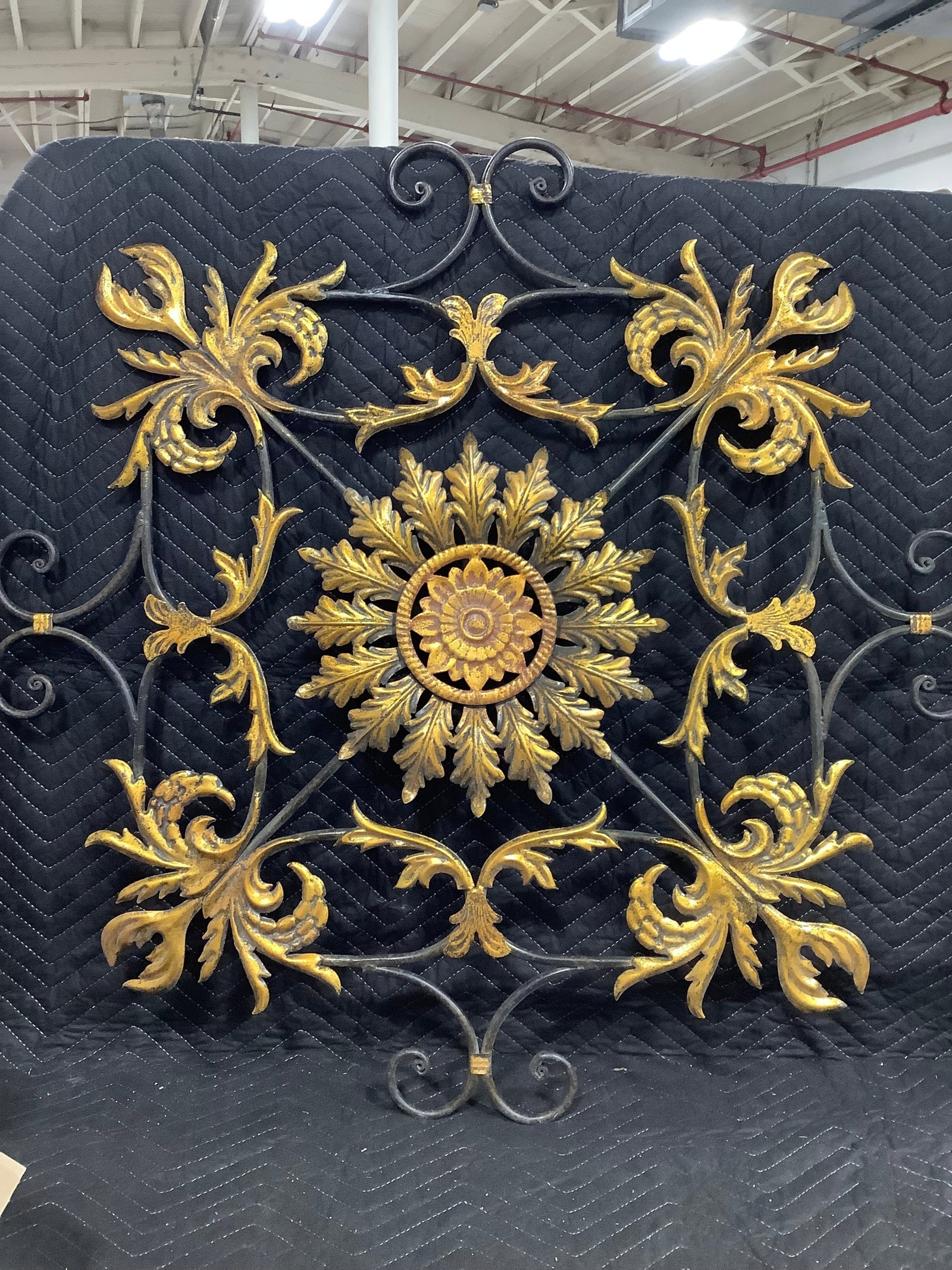 Metal Wall Decor (36in Across): Metal Wall Decor (36in Across)