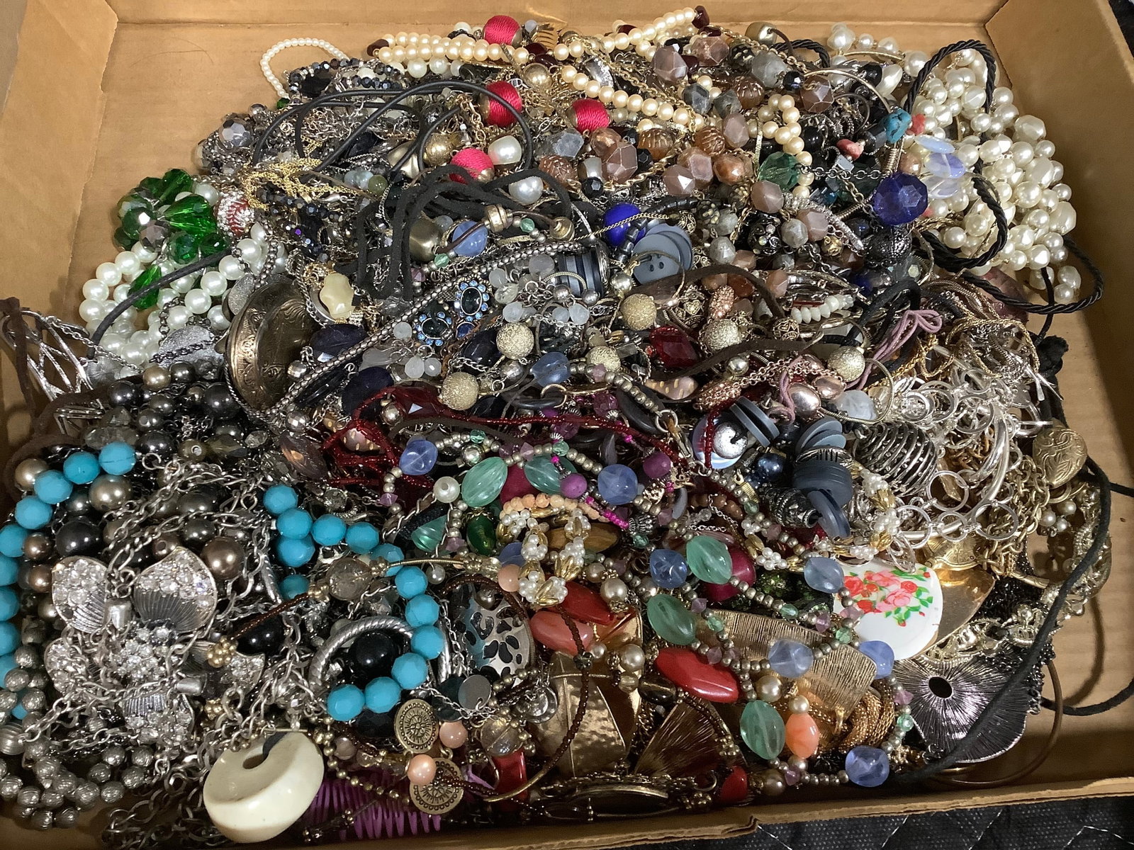 Various Costume jewelry: Various Costume jewelry