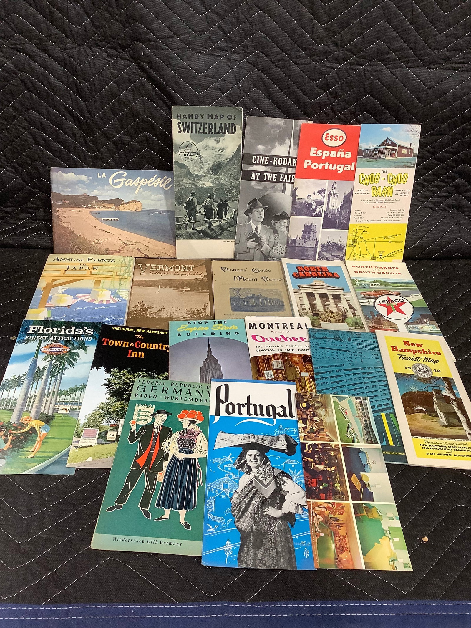 Vintage travel brochures: Vintage travel brochures
