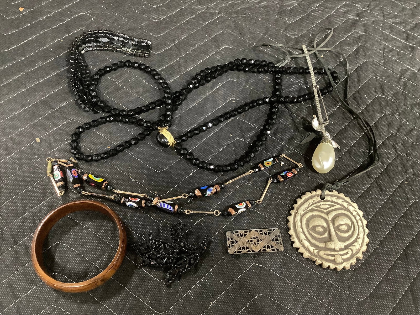 Vintage costume jewelry: Vintage costume jewelry