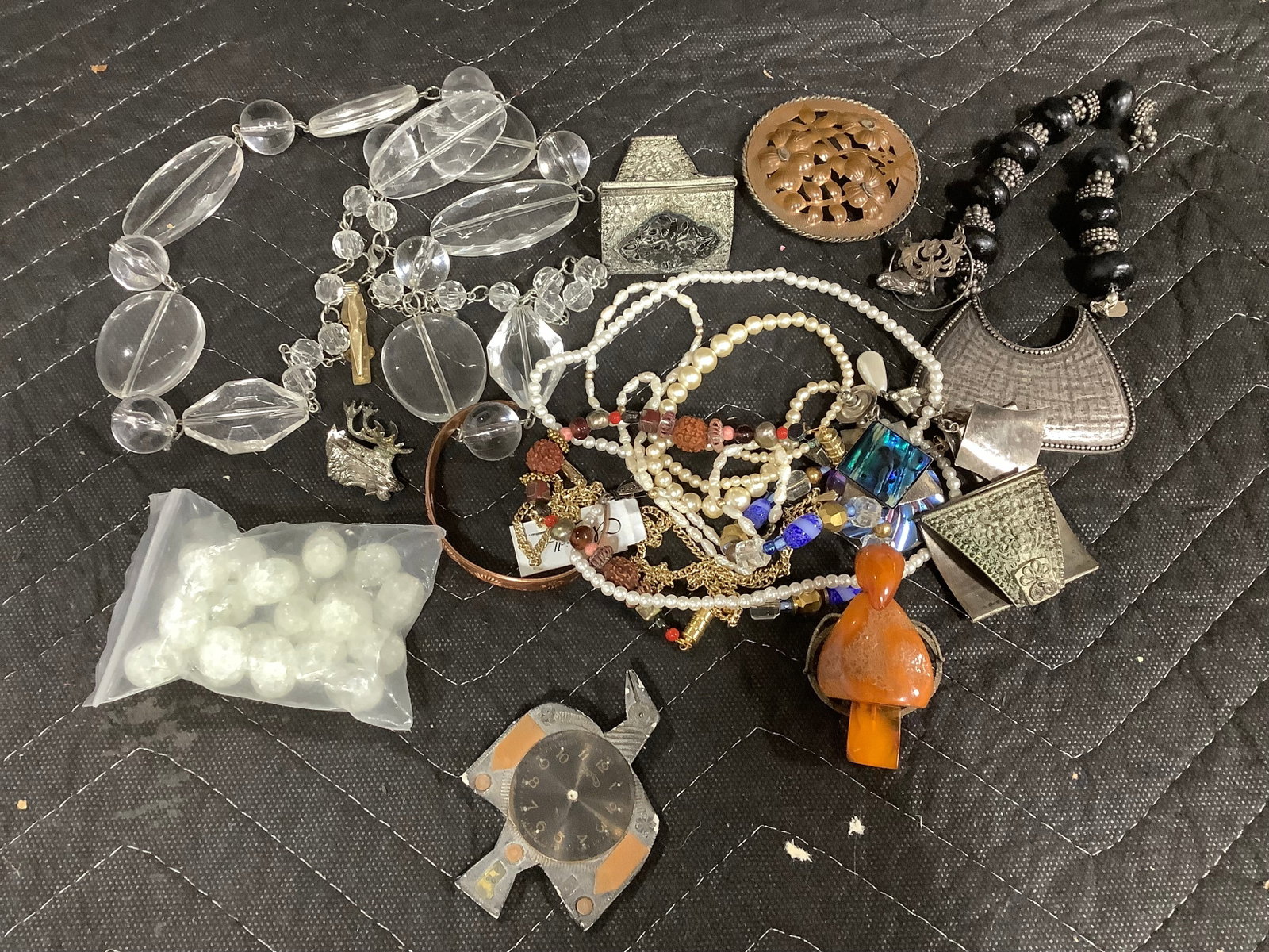 Vintage costume jewelry: Vintage costume jewelry