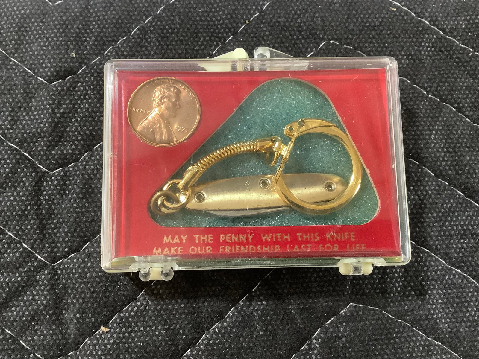 Vintage novelty keychain knife with penny in case: Vintage novelty keychain knife with penny in case