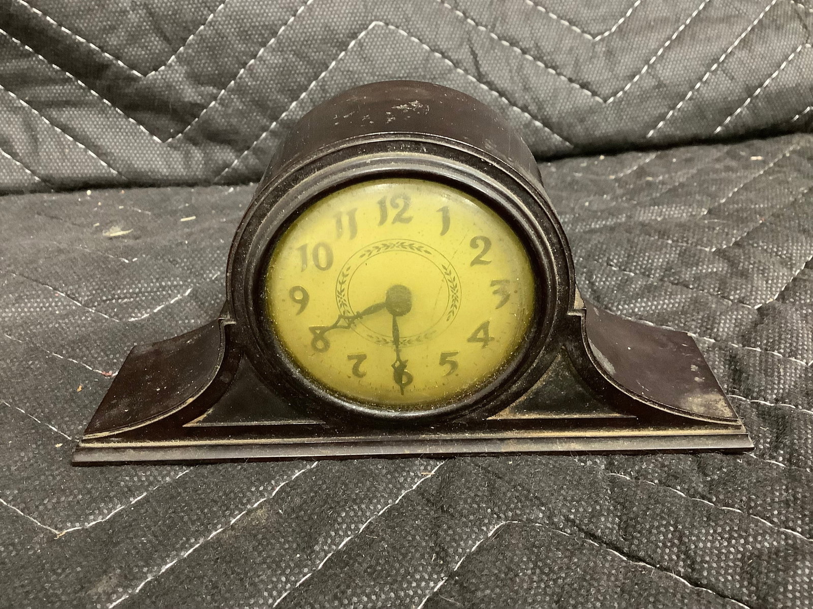 Vintage Sessions electric mantle clock(3in tall) (1 of 1)