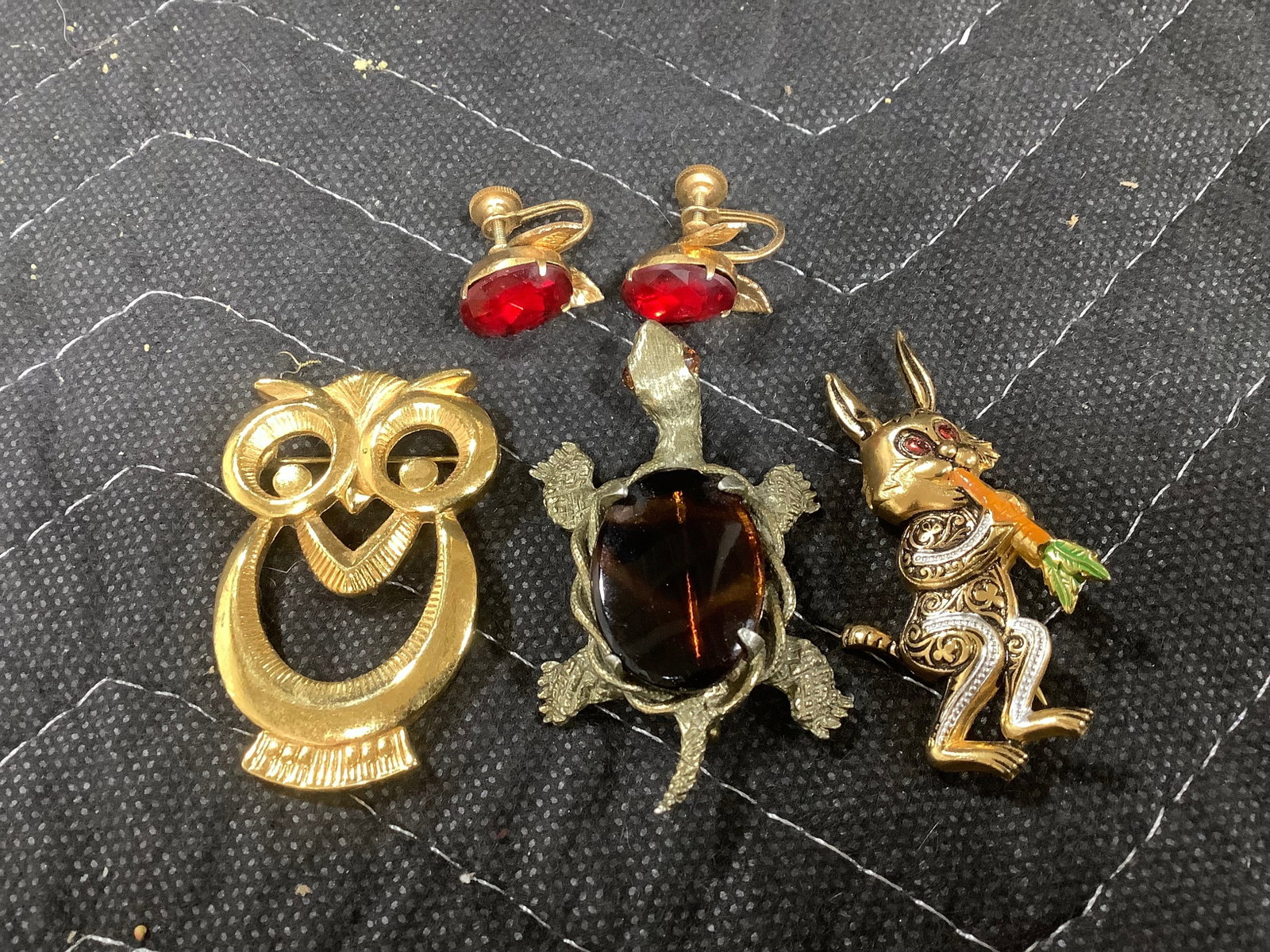 Vintage pins and cuff links (1 of 1)