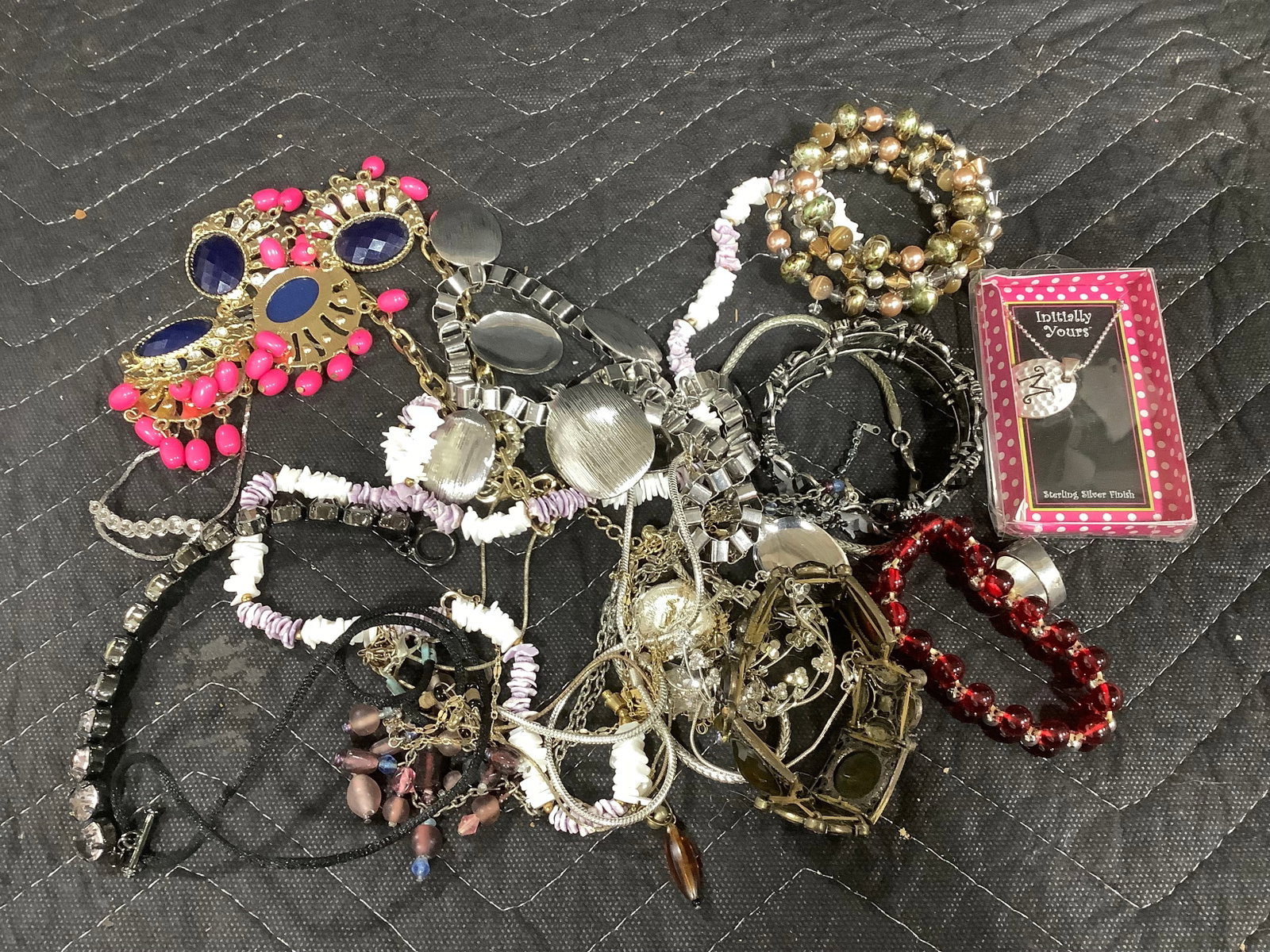 Vintage costume jewelry: Vintage costume jewelry