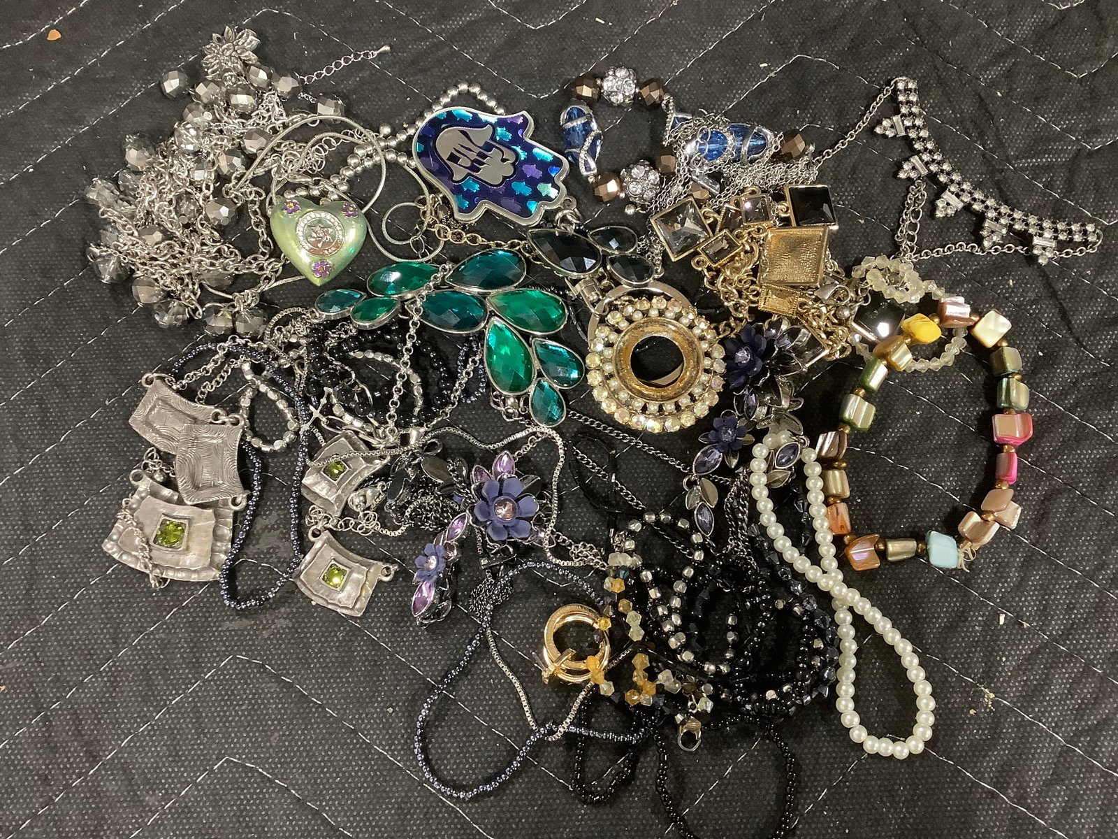 Vintage costume jewelry: Vintage costume jewelry