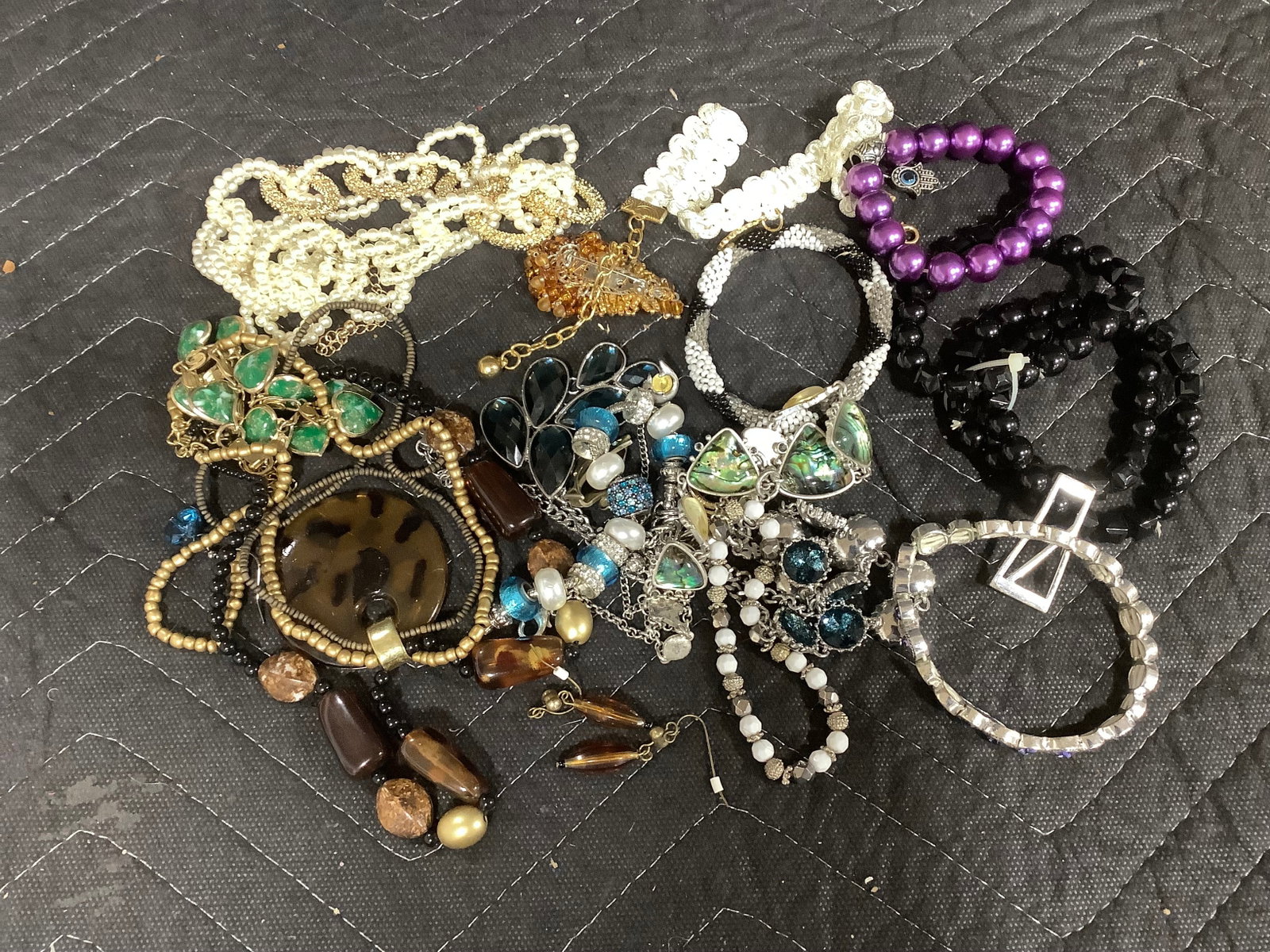 Vintage costume jewelry: Vintage costume jewelry