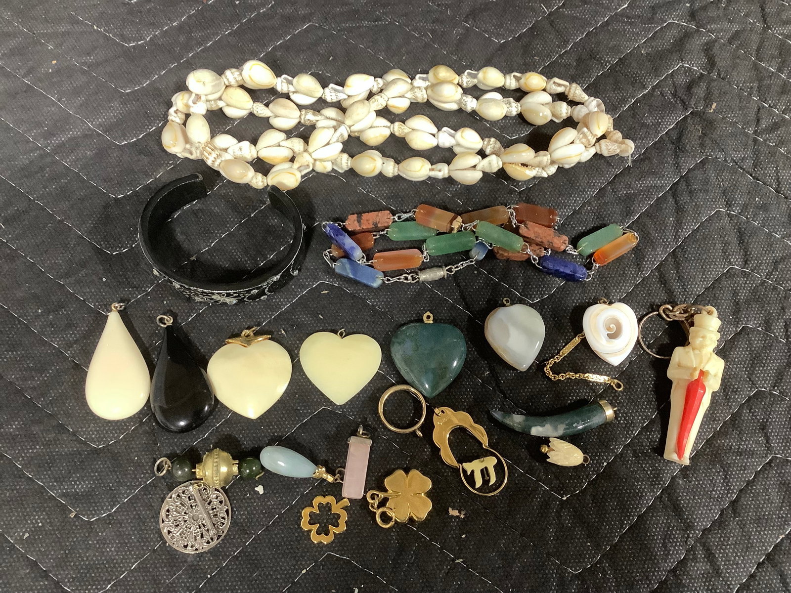 Vintage costume jewelry: Vintage costume jewelry