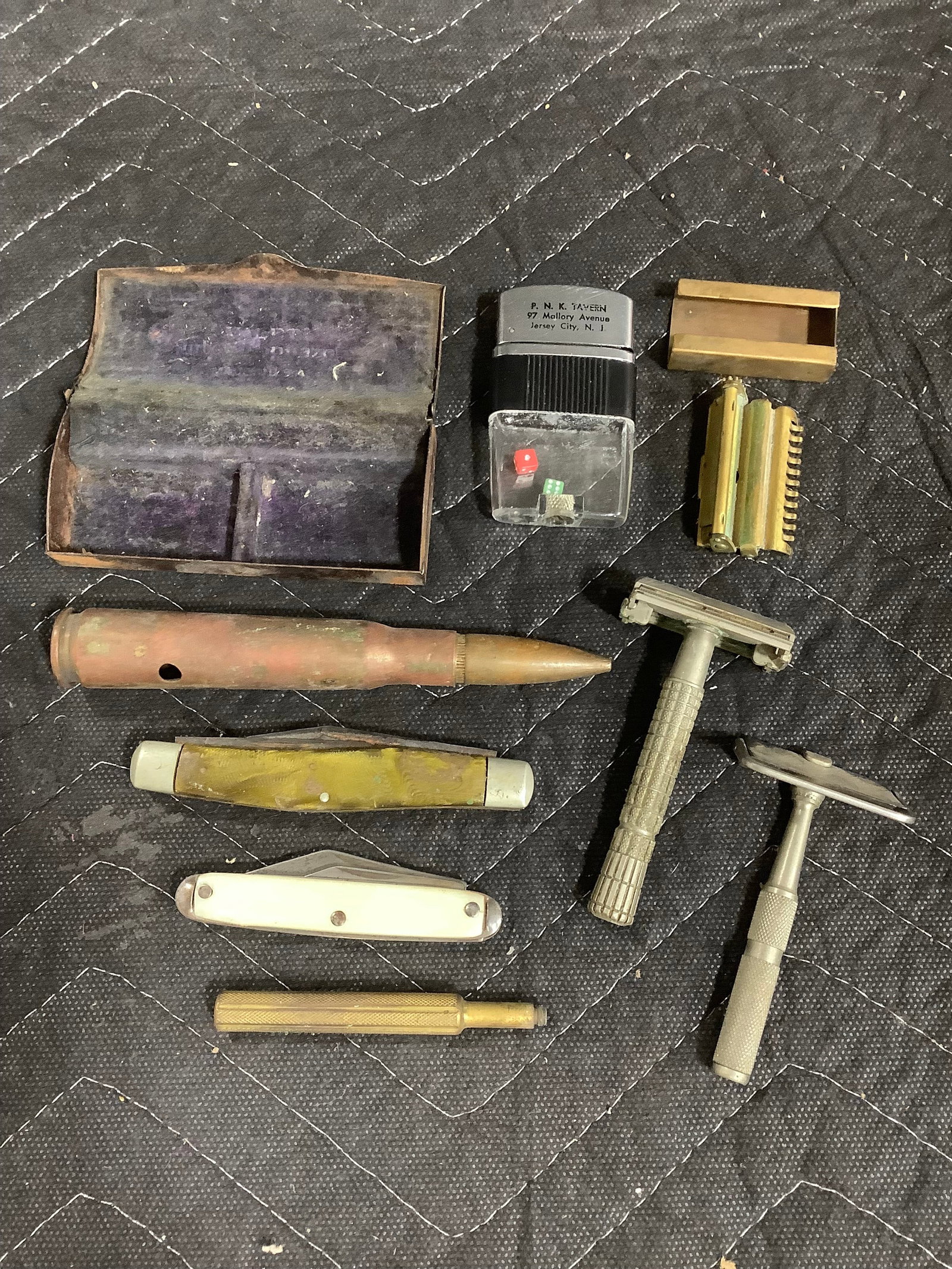 Vintage pocket knives, razors, and more (1 of 1)