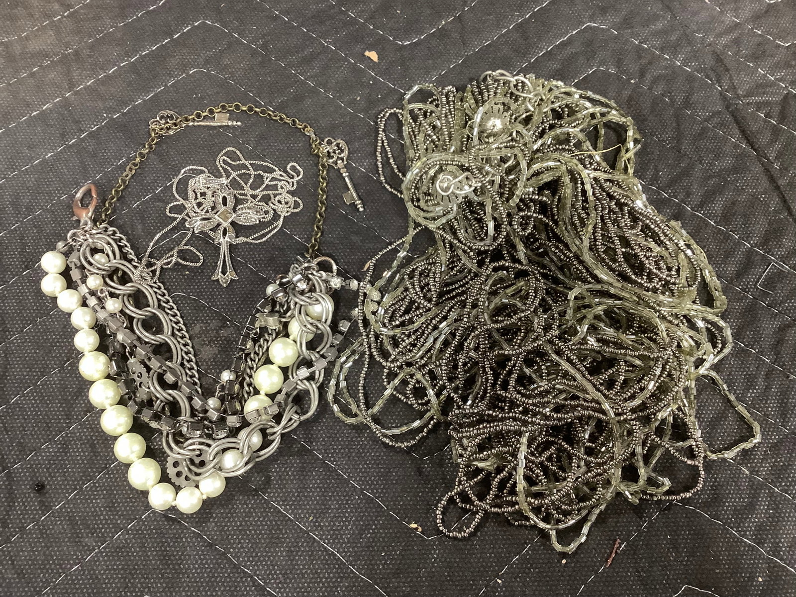 Vintage costume jewelry: Vintage costume jewelry