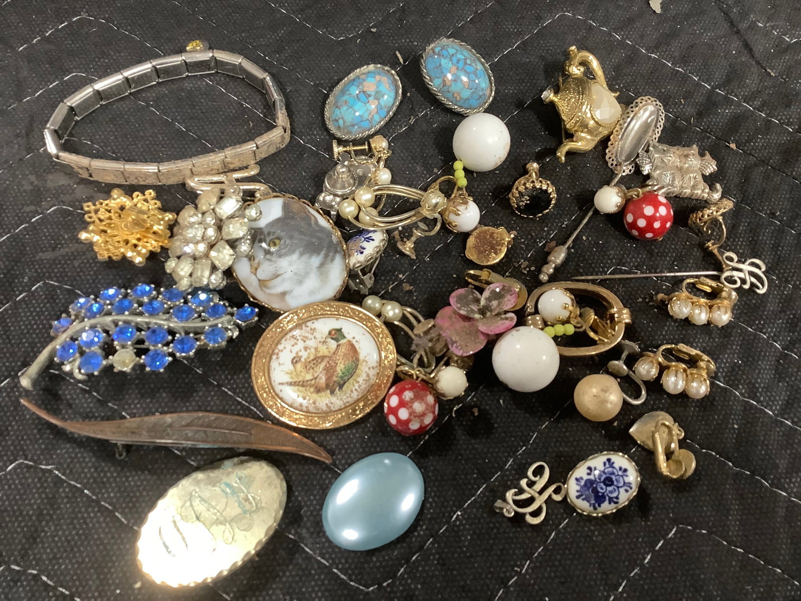 Various Costume Jewelry: Various Costume Jewelry