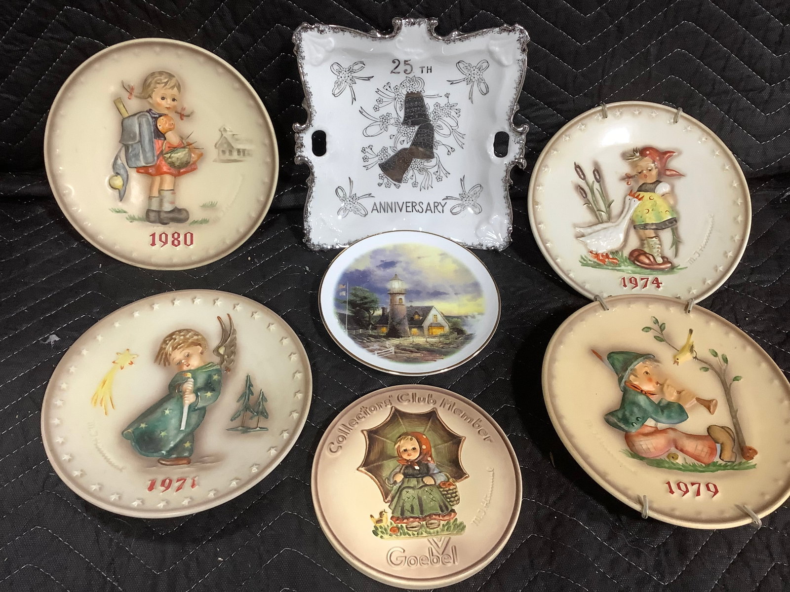 Goebel and other collectible plates(longest 8in): Goebel and other collectible plates(longest 8in)