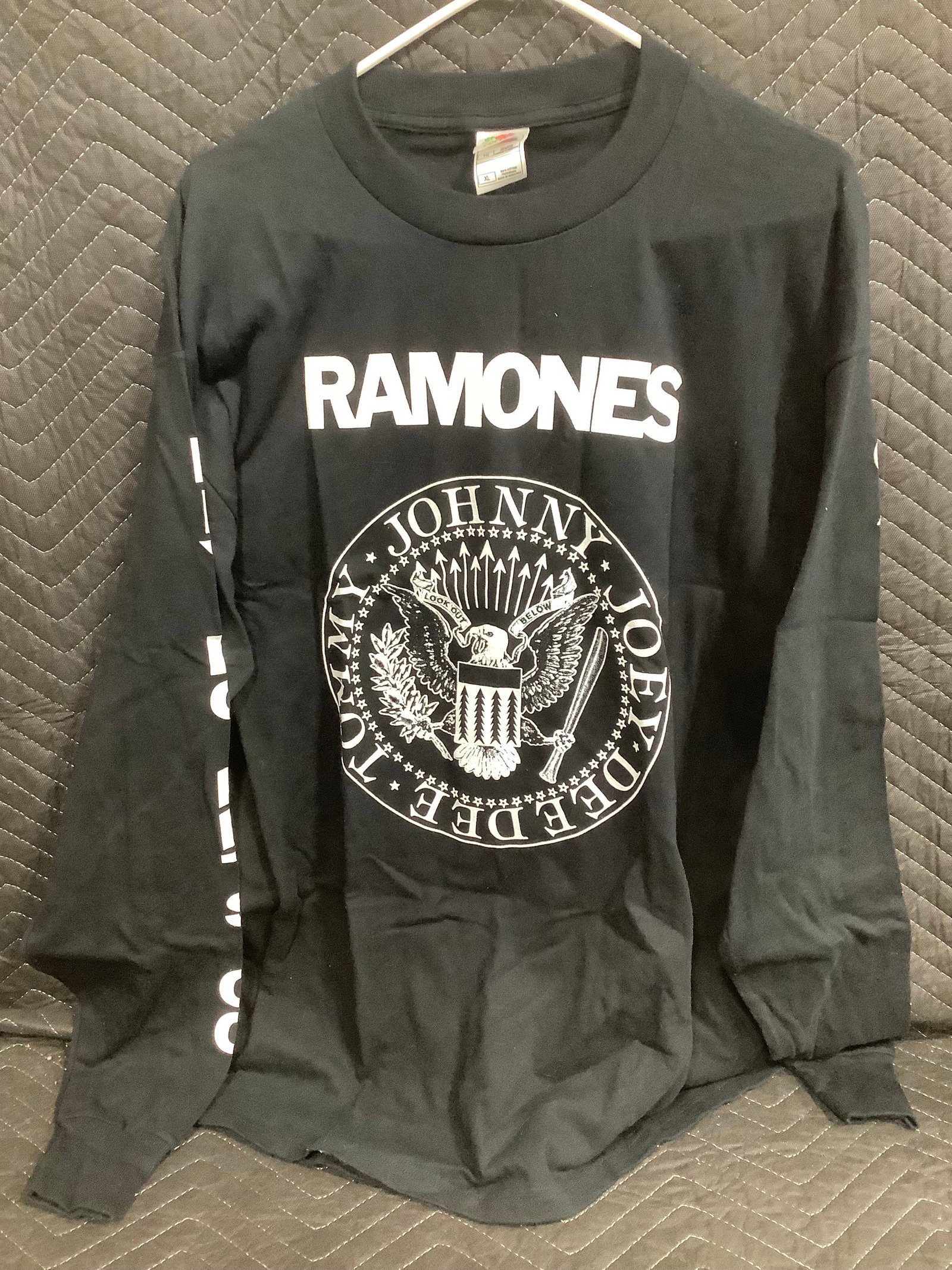 Ramones long sleeve tshirt(XL): Ramones long sleeve tshirt(XL)
