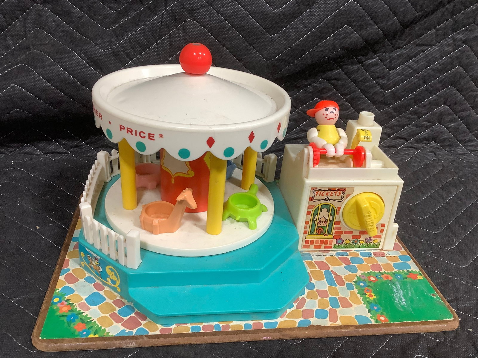 Fisherprice Carousel Toy (1 of 1)