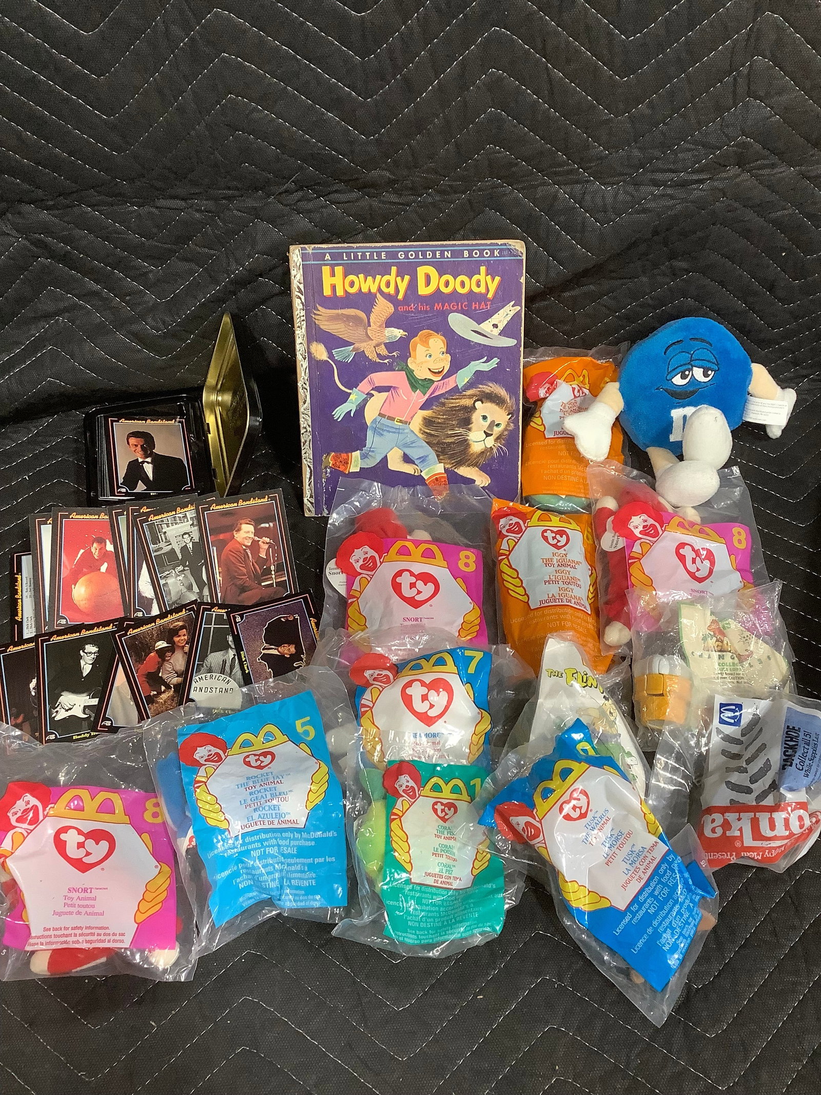 Vintage Mcdonalds happy meal tpys, Howdy Doody book, and more (1 of 1)