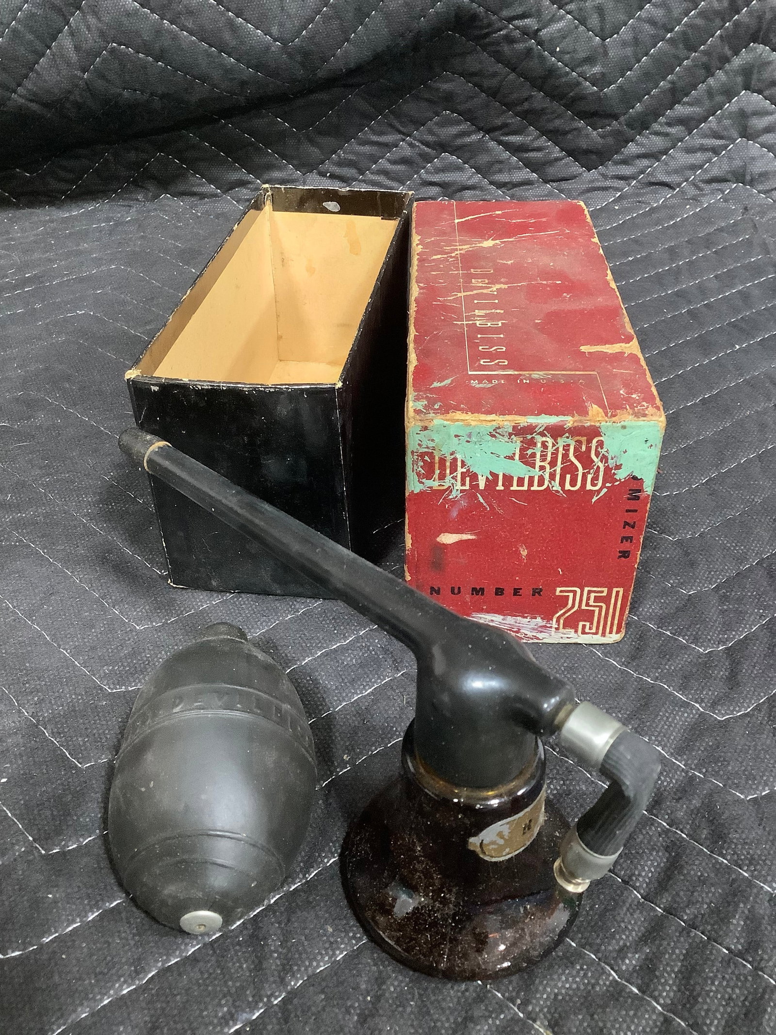 Vintage DeVilbiss medical atomizer (1 of 1)