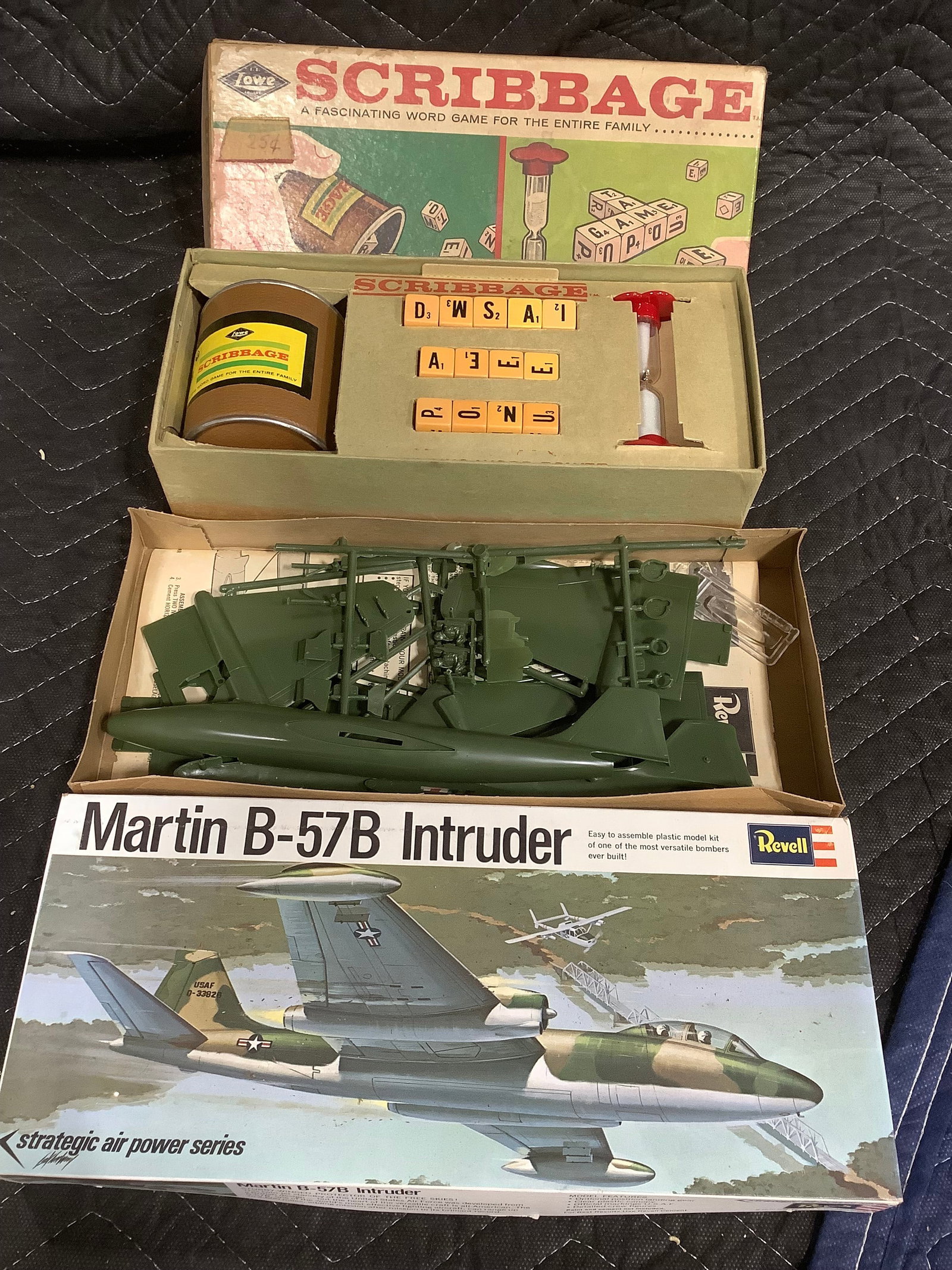 Vintage Scribbage game and Revell Martin B-57B Intruder model set (1 of 1)