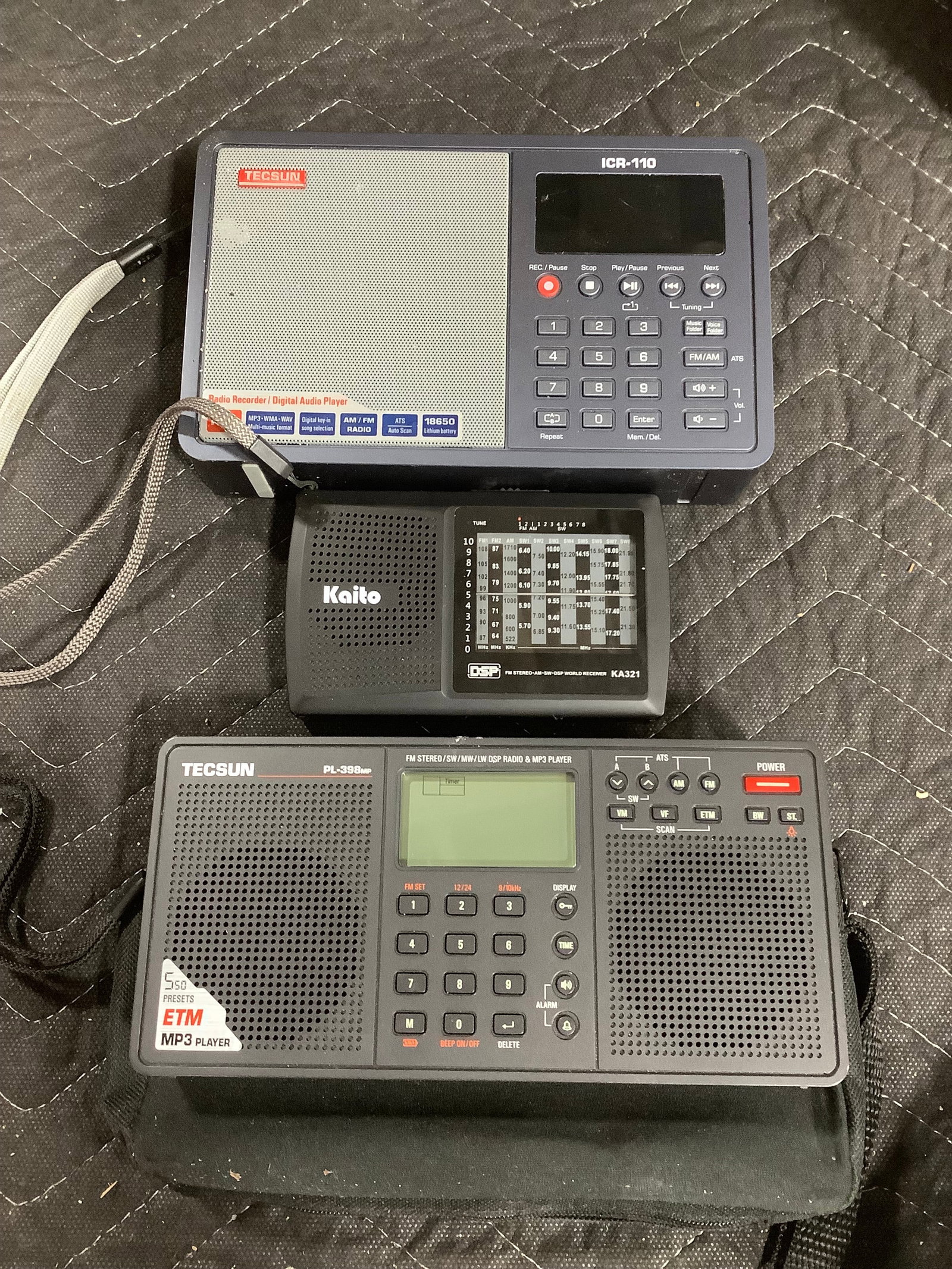 Vintage radios (1 of 1)