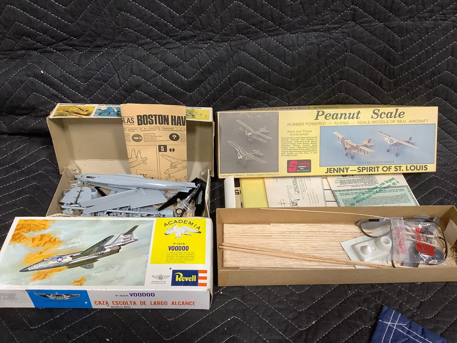 Vintage model kits(Revell and more) (1 of 1)