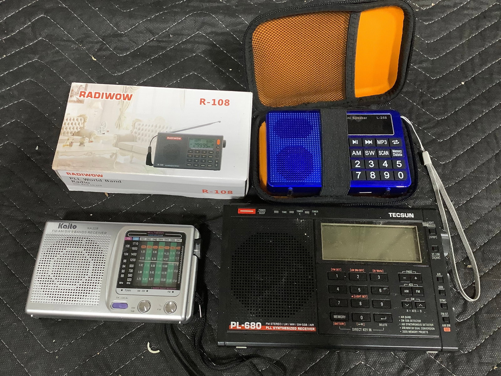 Vintage radios (1 of 1)