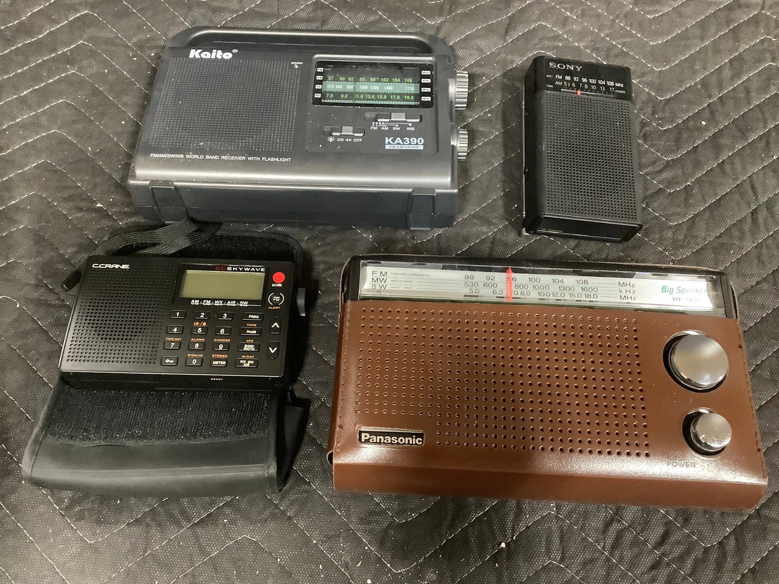 Vintage radios (1 of 1)