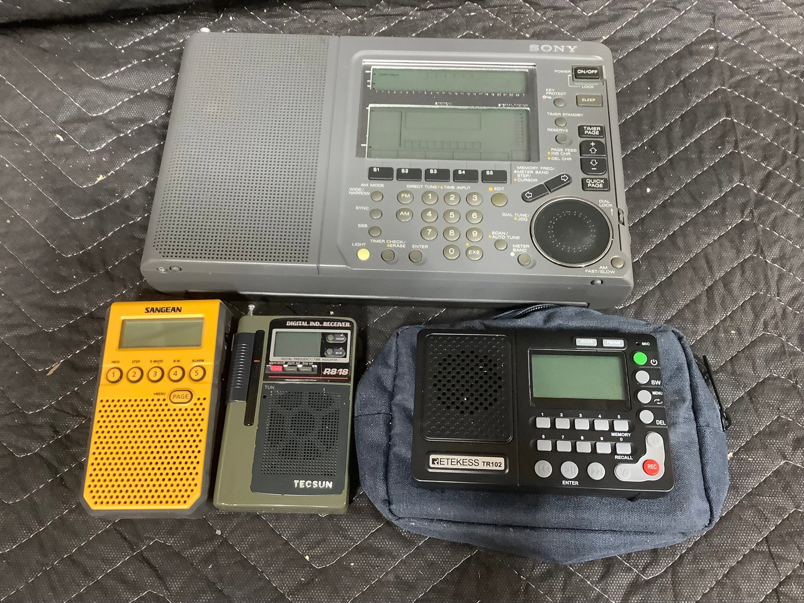 Vintage radios (1 of 1)
