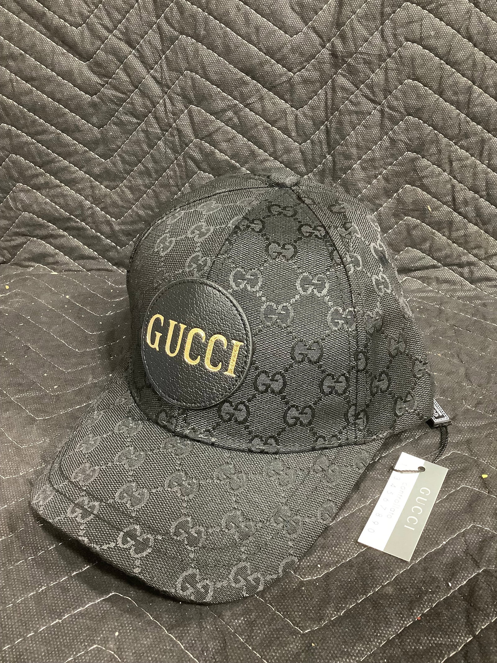 Gucci hat with tag*unauthenticated*: Gucci hat with tag*unauthenticated*
