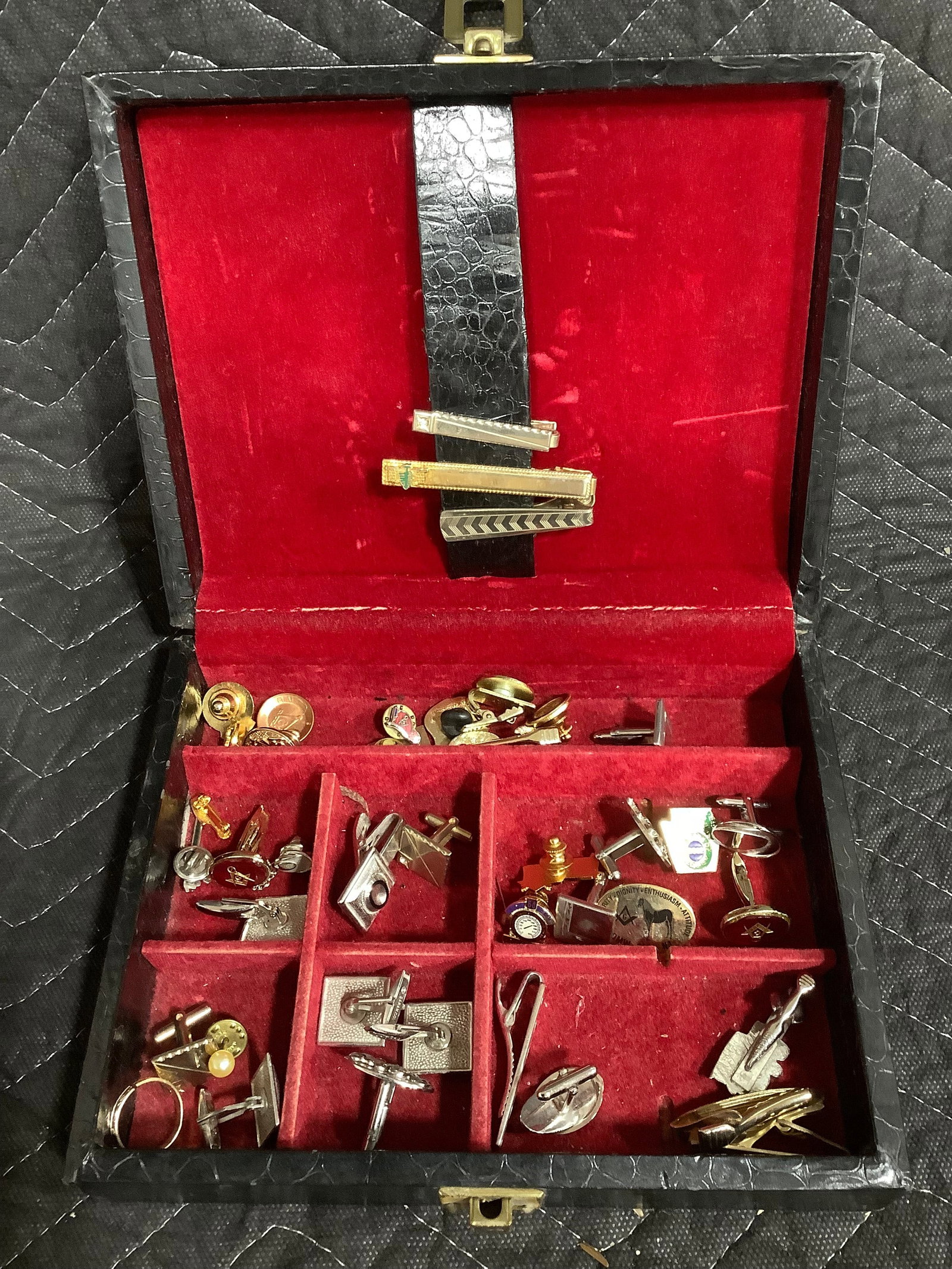 Vintage cuff links and pins (1 of 1)