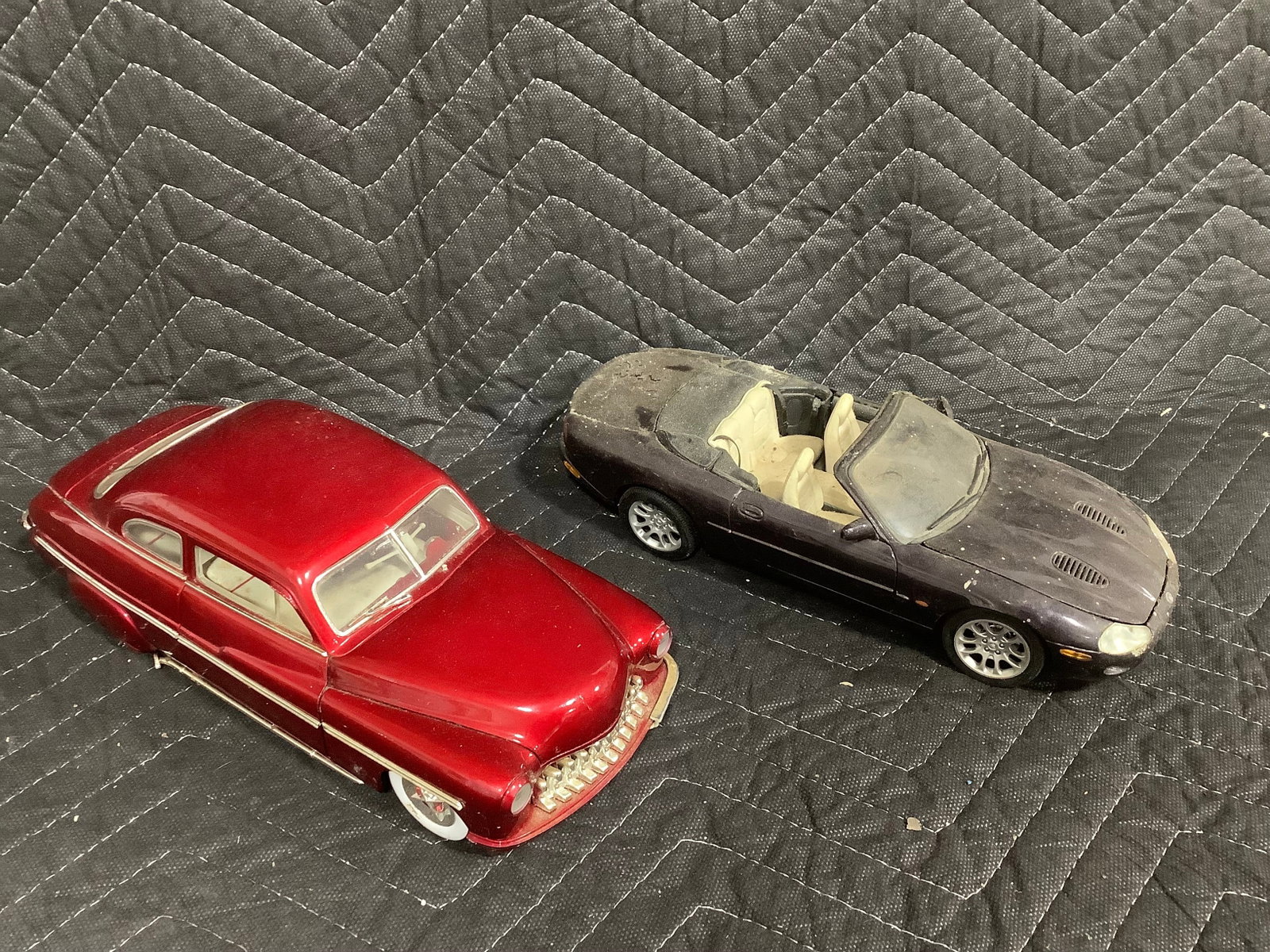 ERTL 1945 Mercury and Maisto Jaguar 1:18 collectible cars (1 of 1)