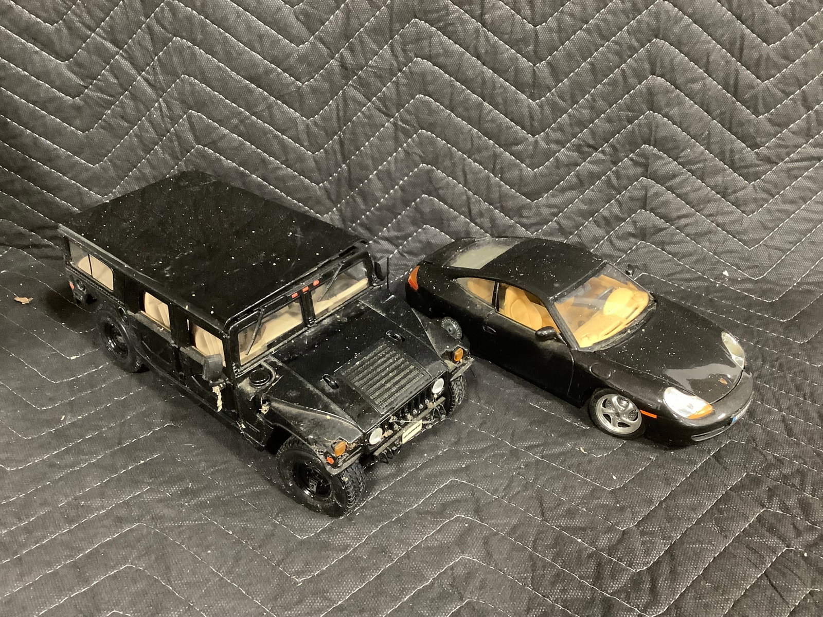 Maisto Hummer and Durago Porsche carrera 1:18 collectible cars: Maisto Hummer and Durago Porsche carrera 1:18 collectible cars