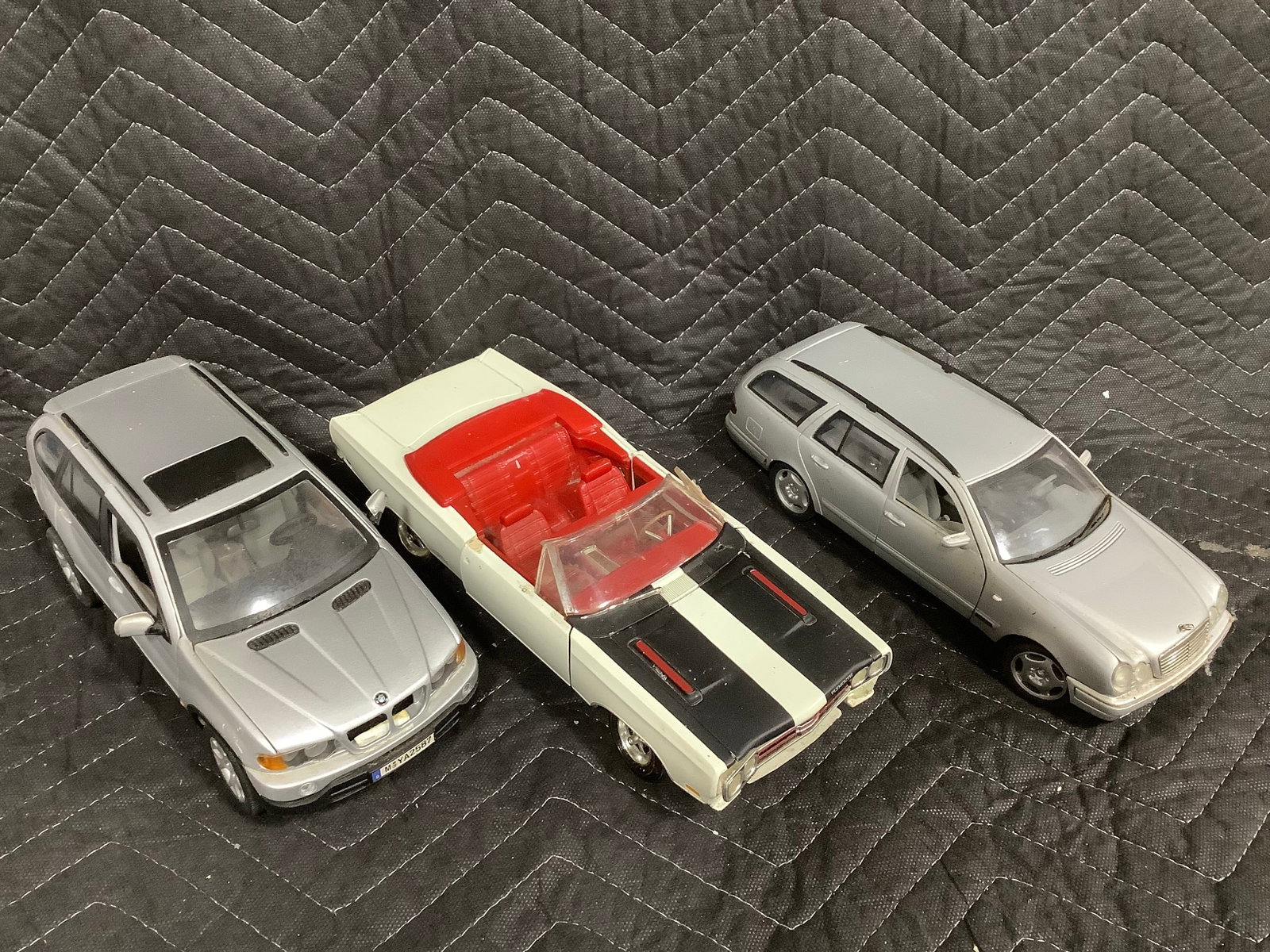 Various collectible diecast cars: Various collectible diecast cars