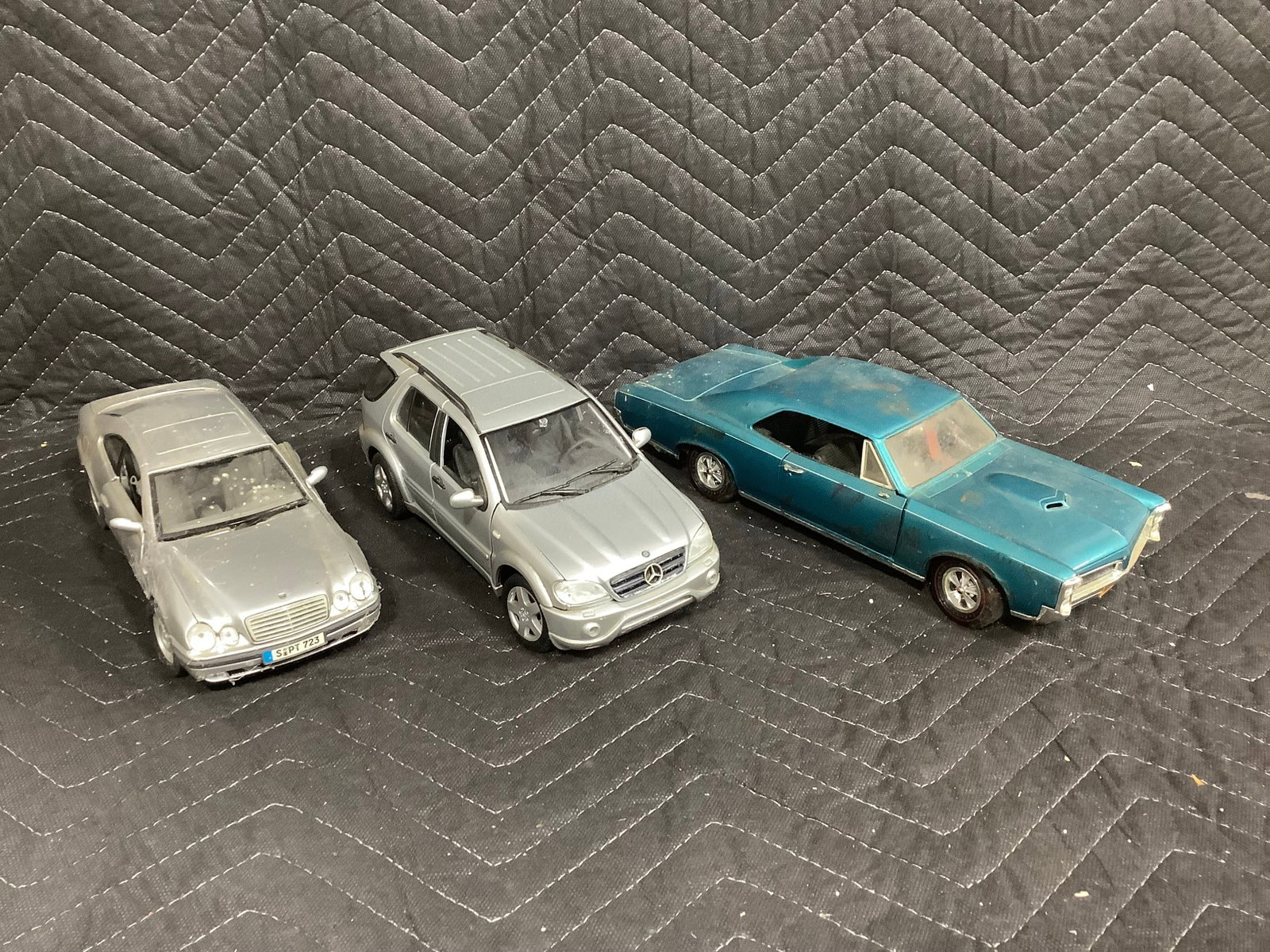 Various collectible diecast cars: Various collectible diecast cars