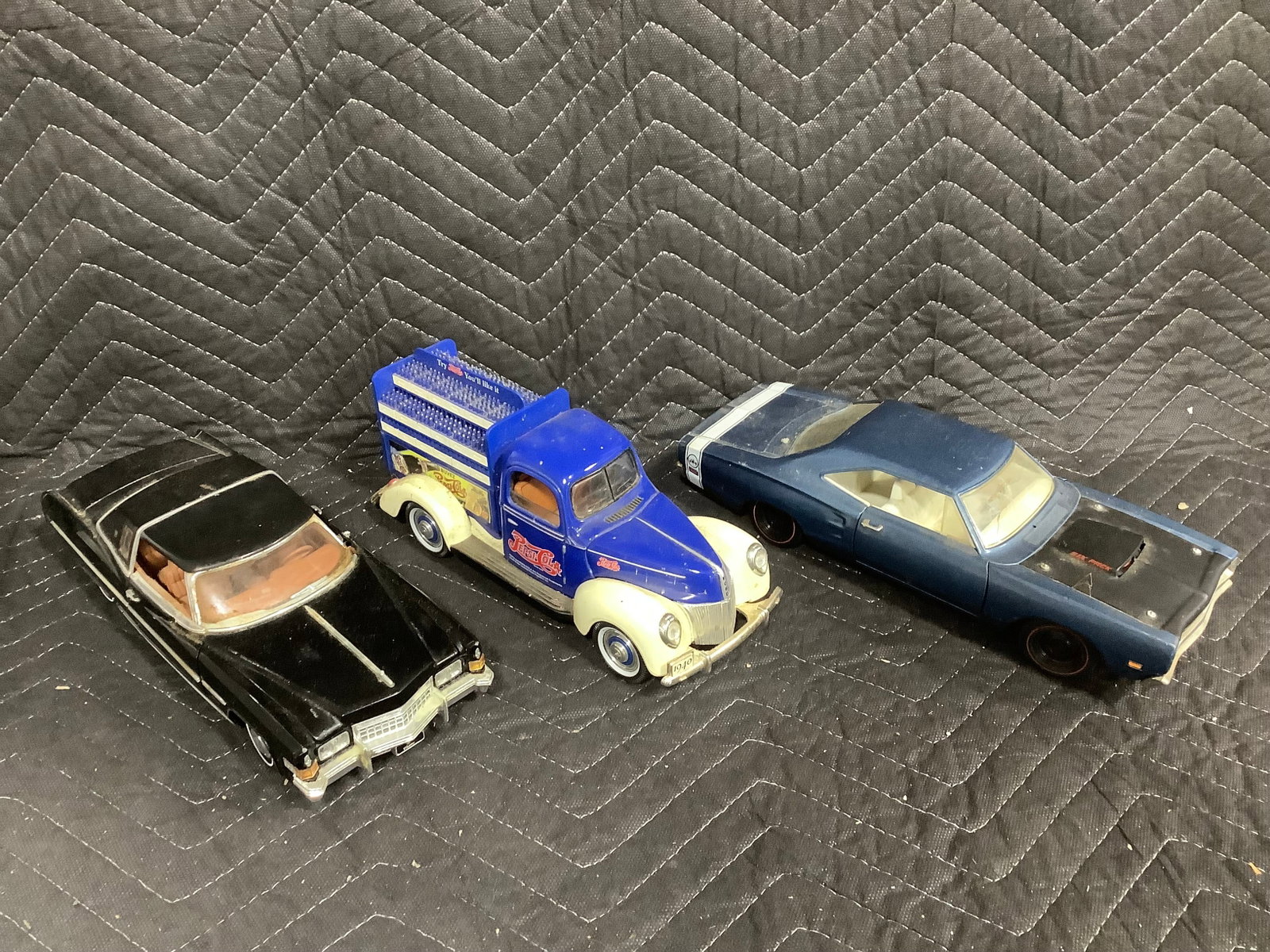 Various collectible diecast cars: Various collectible diecast cars