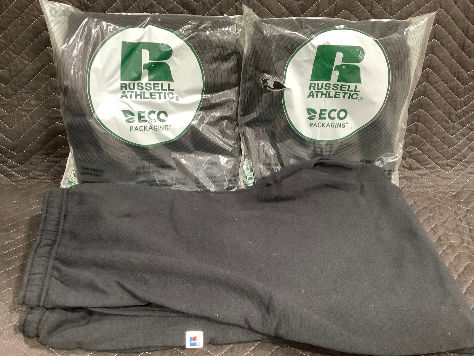 Russel Athletic Sweatpants *NEW* (3xl) - 3 total: Russel Athletic Sweatpants *NEW* (3xl) - 3 total