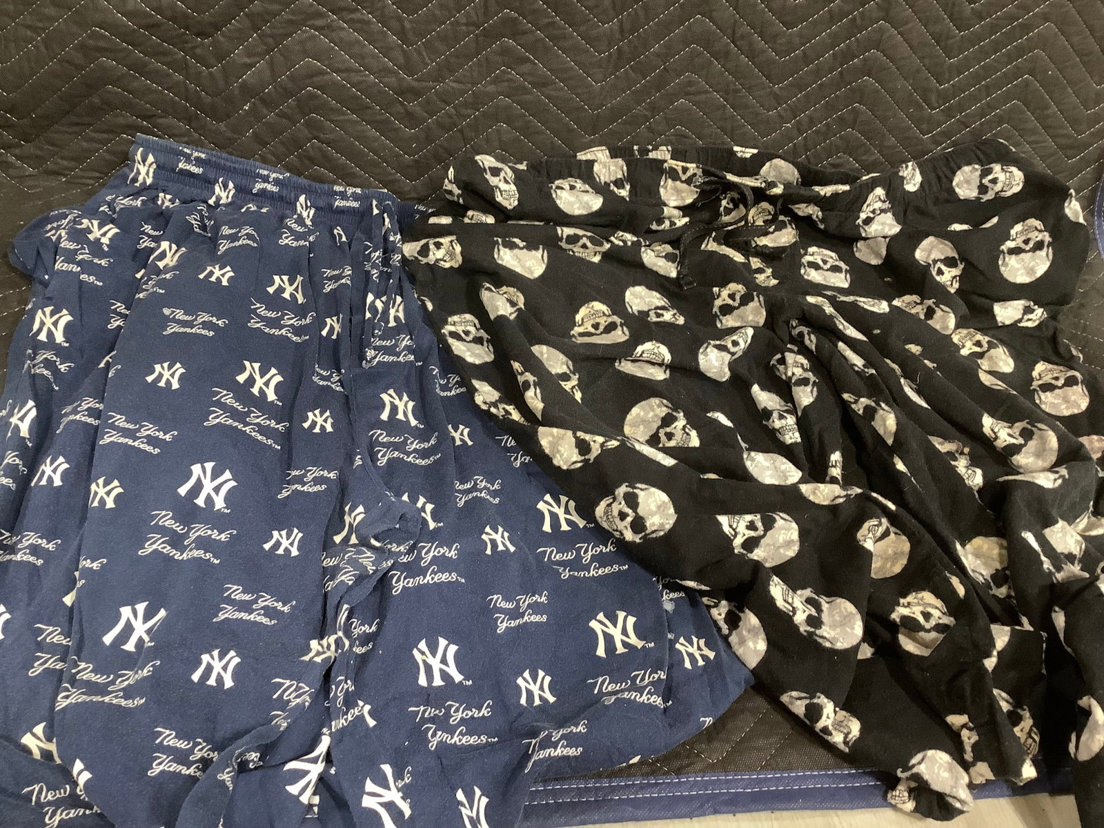 NY Yankees PJ Pants (3XL) and Skeleton PJ Pants (2XL): NY Yankees PJ Pants (3XL) and Skeleton PJ Pants (2XL)