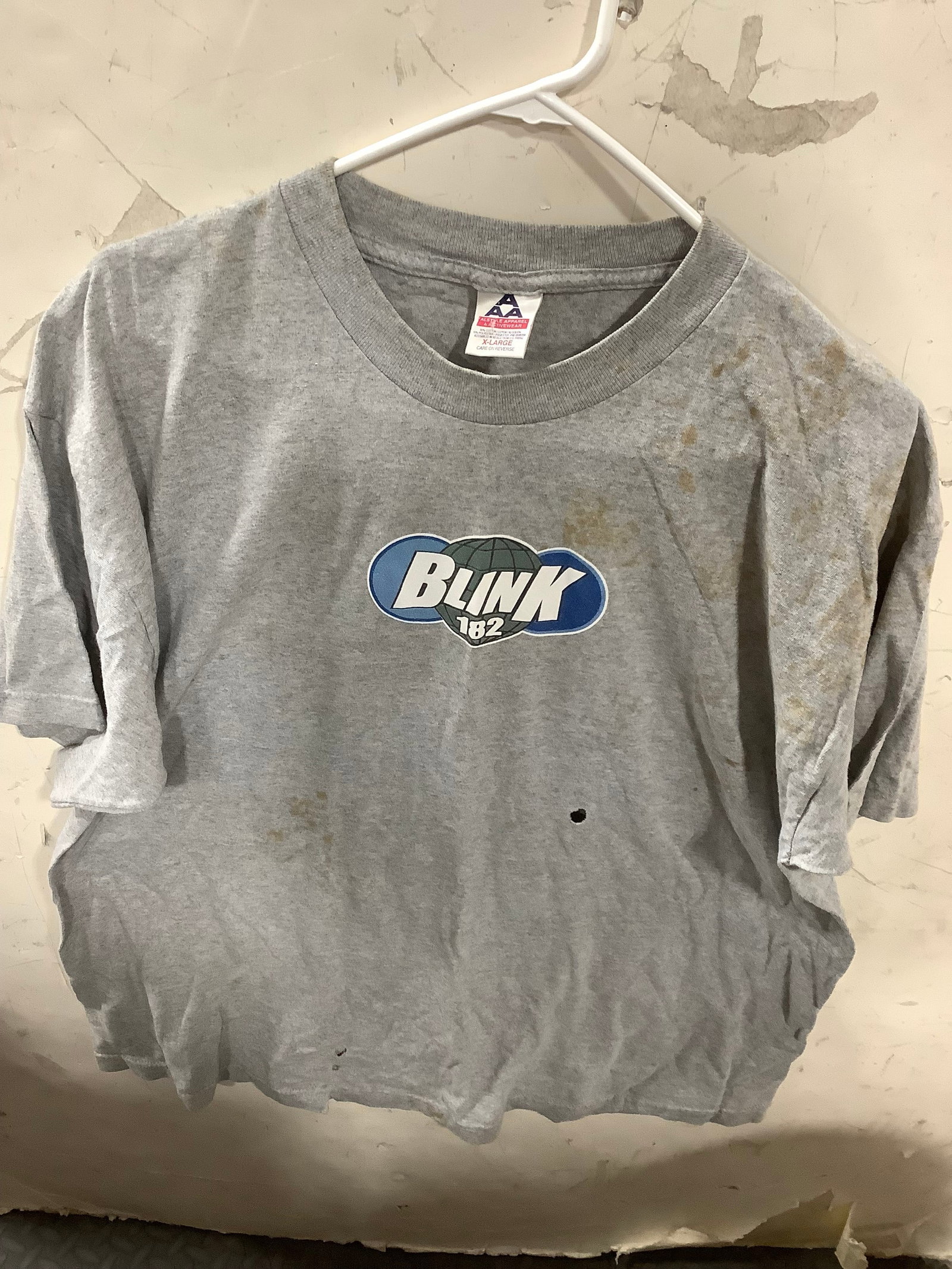 Blink 182 tshirt(XL )*has holes*: Blink 182 tshirt(XL )*has holes*
