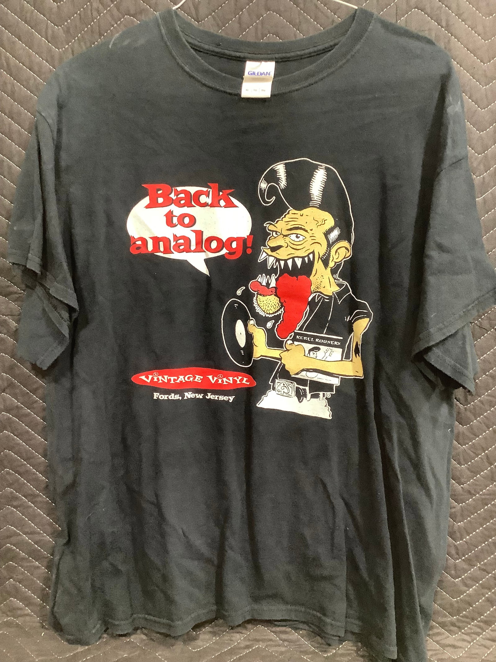Vintage Vinyl Tshirt (XL): Vintage Vinyl Tshirt (XL)