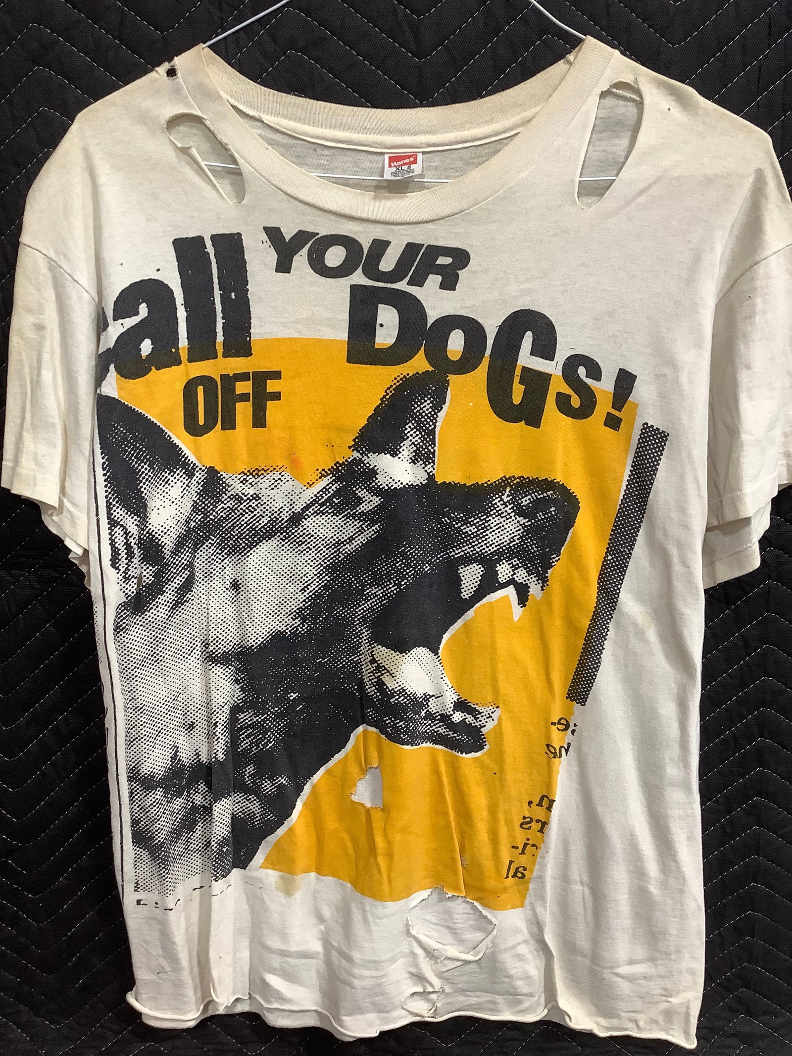 Call of your Dogs Tshirt (XL-has holes) (1 of 1)