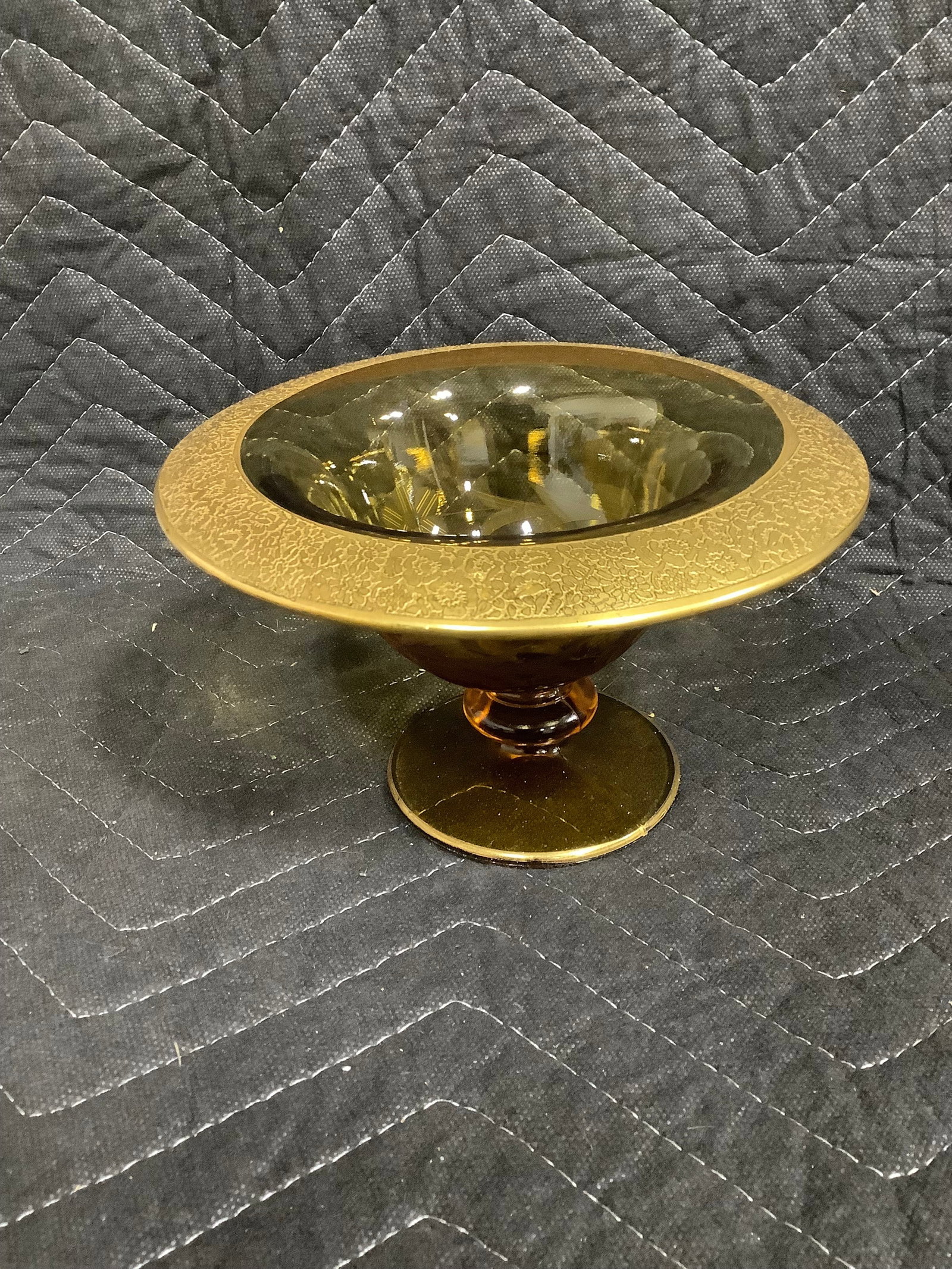 Amber glass gold floral rim etched bowl(4.5in tall): Amber glass gold floral rim etched bowl(4.5in tall)