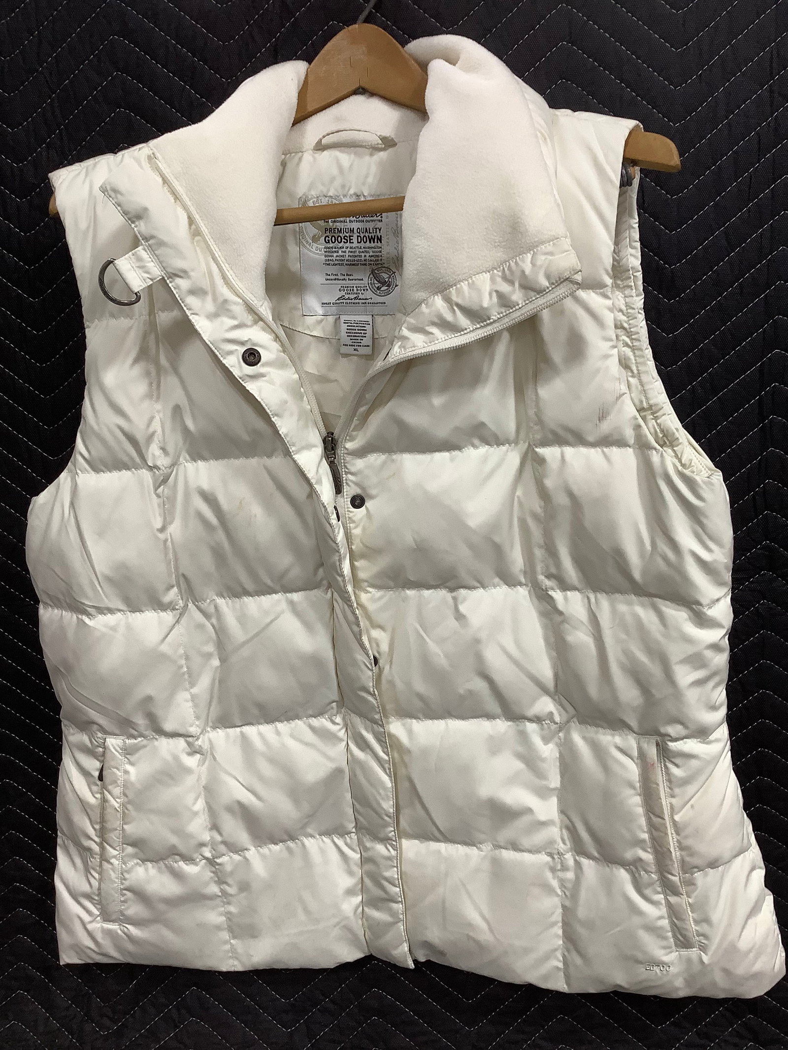 Eddie Bauer winter vest(XL) (1 of 1)