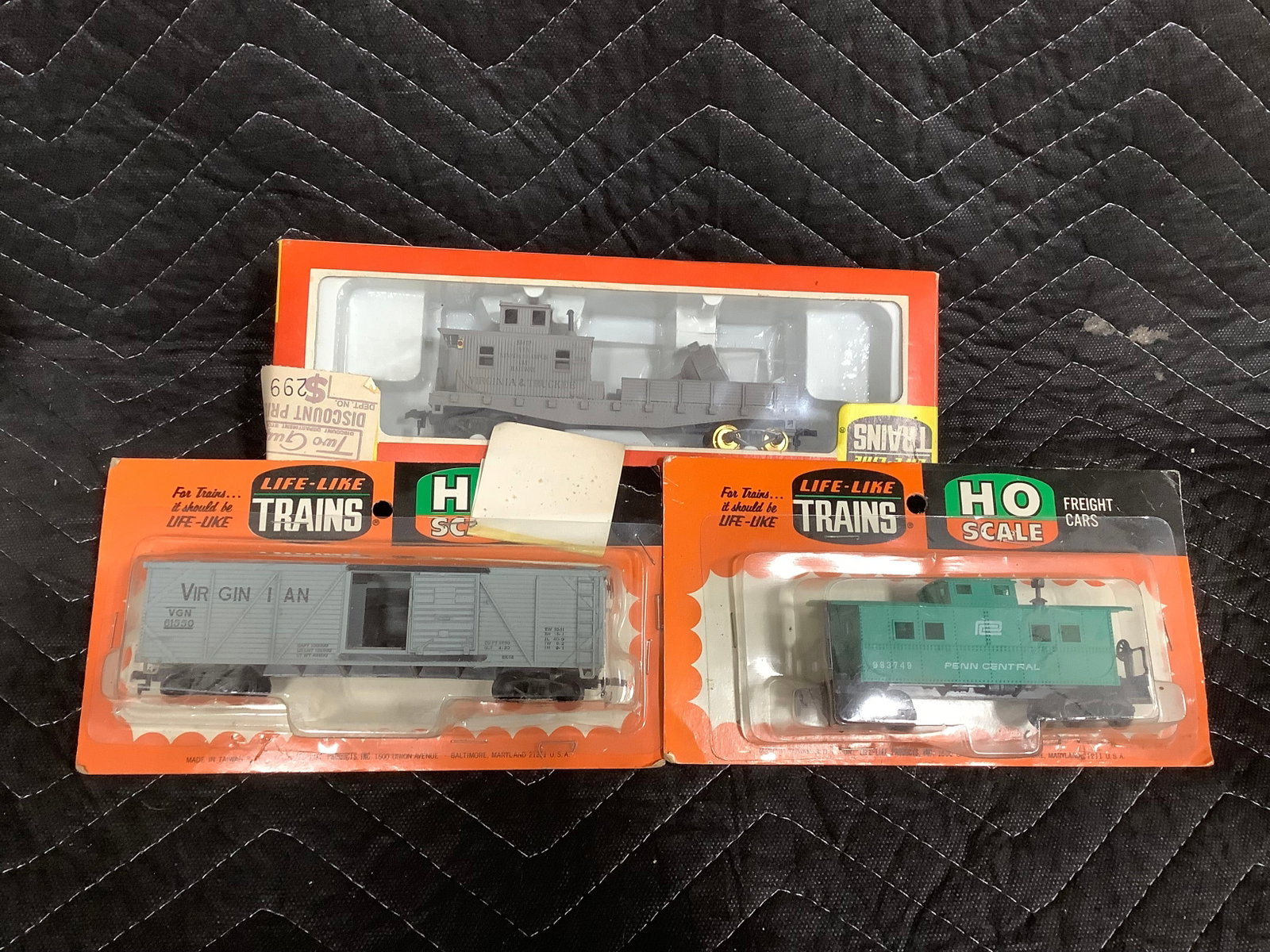 HO scale freight cars*new in package* (1 of 1)